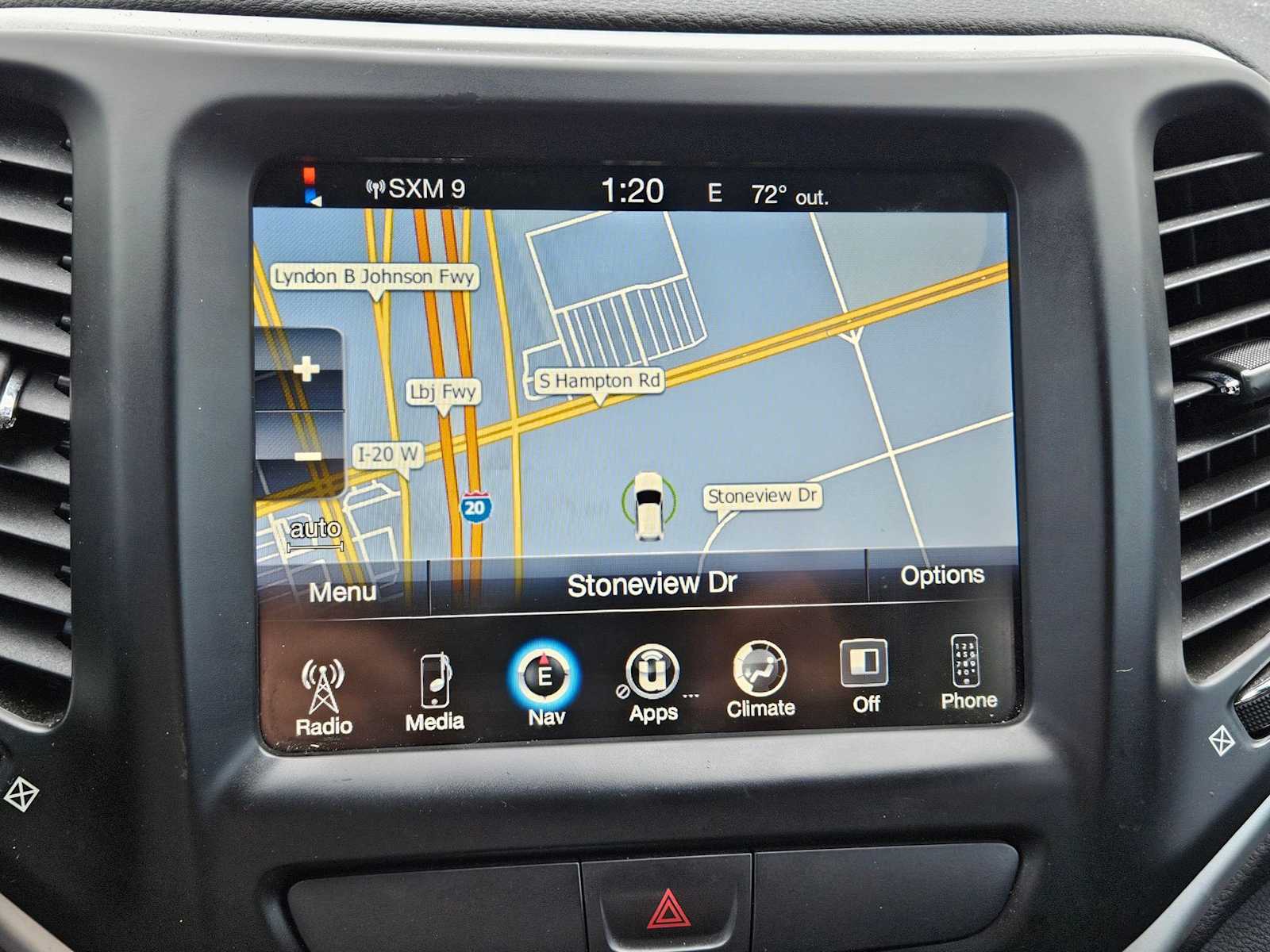 Thumbnail: 2018 Jeep Cherokee - 17