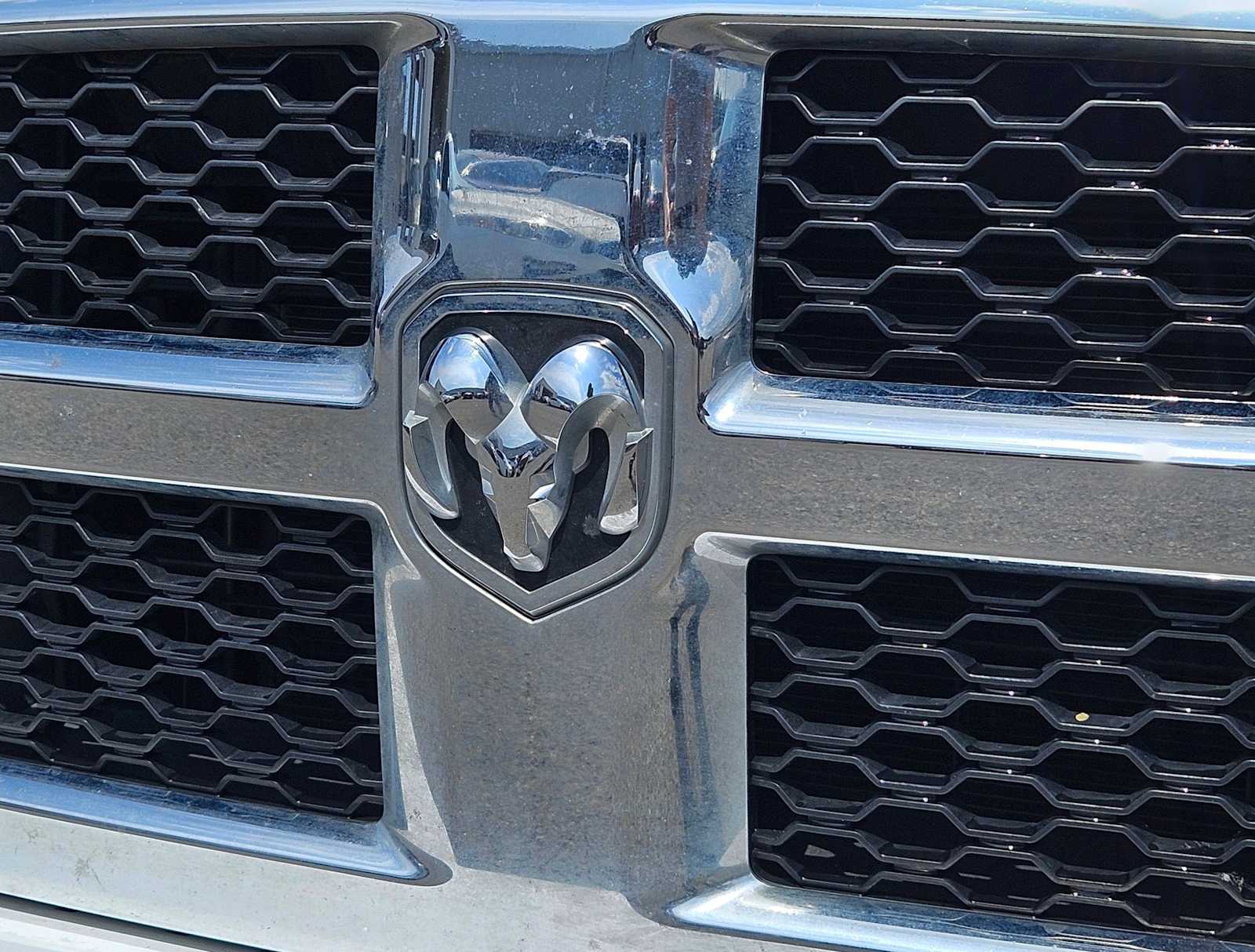 Thumbnail: 2019 RAM 1500 Classic - 12