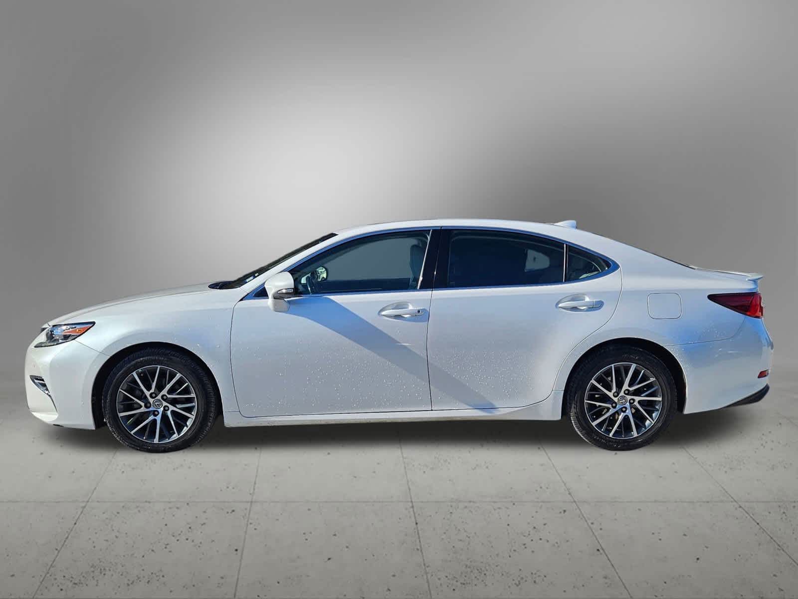 Thumbnail: 2018 Lexus ES - 3