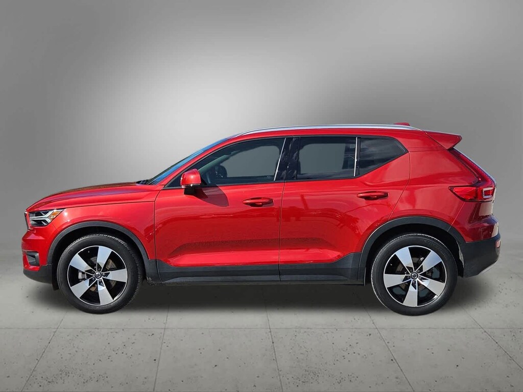 Used 2021 Volvo XC40 T5 Momentum SUV