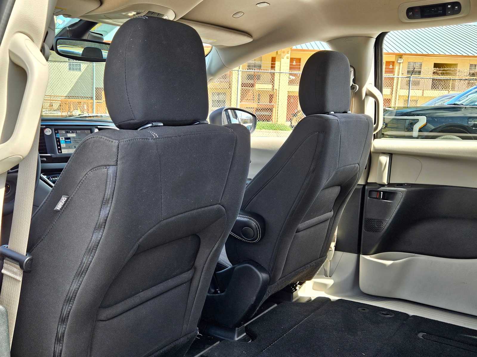 Thumbnail: 2023 Chrysler Voyager - 16