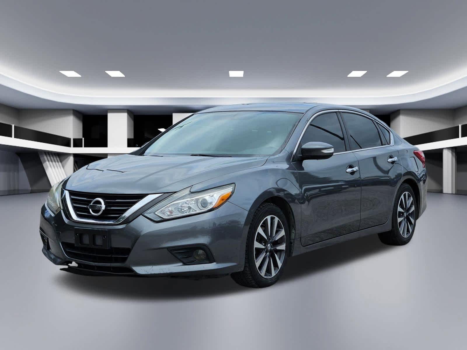Thumbnail: 2017 Nissan Altima - 9
