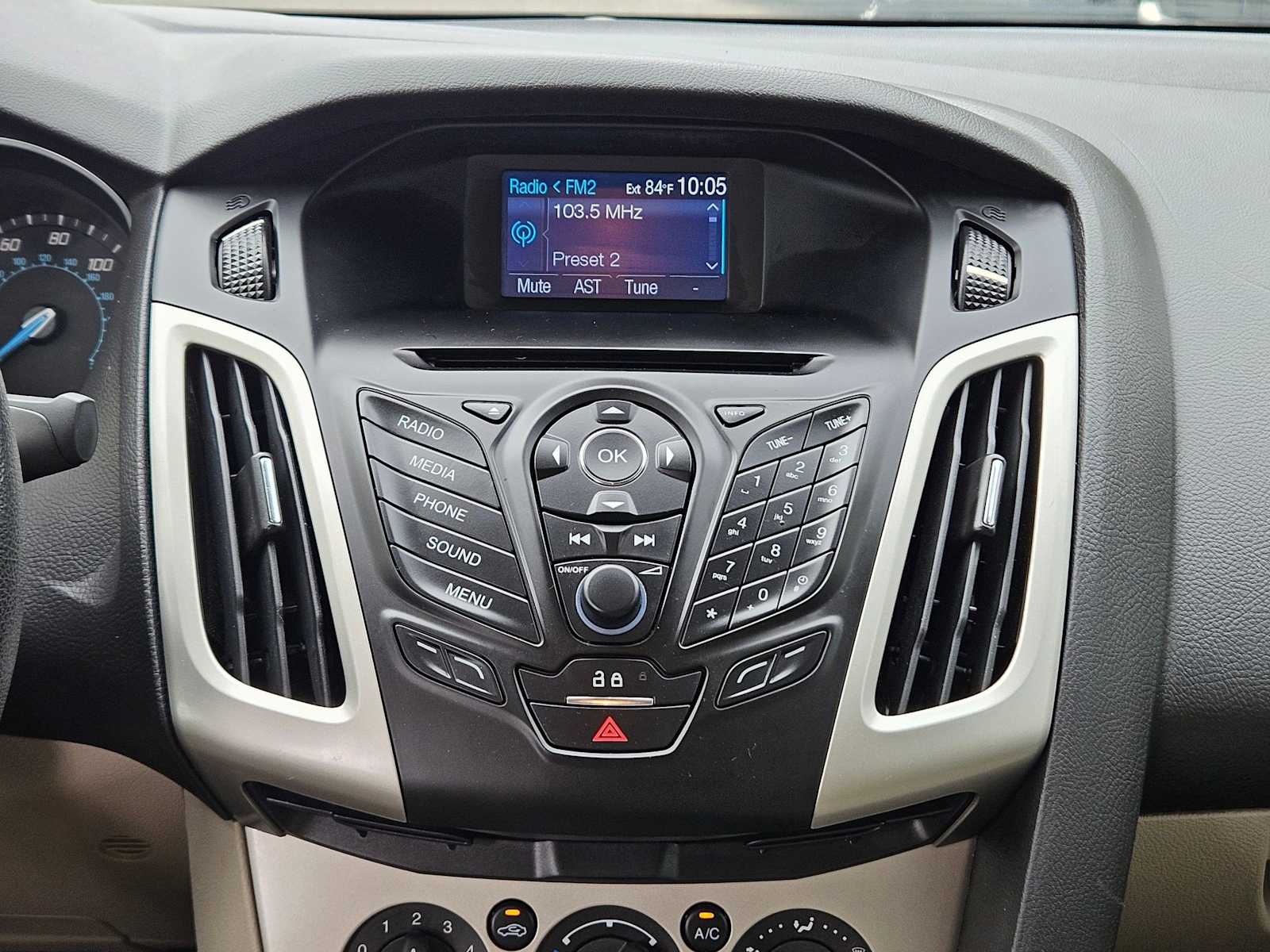 Thumbnail: 2014 Ford Focus - 26