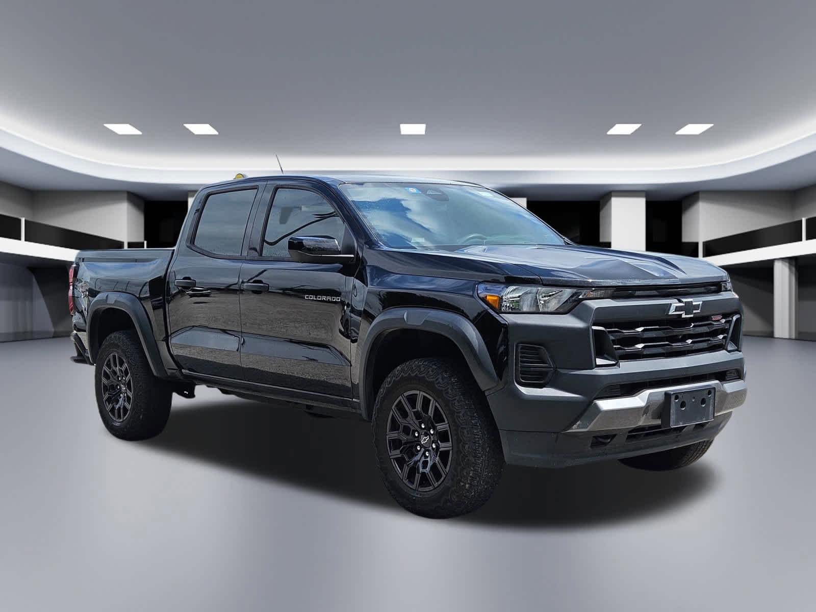 Thumbnail: 2023 Chevrolet Colorado - 8