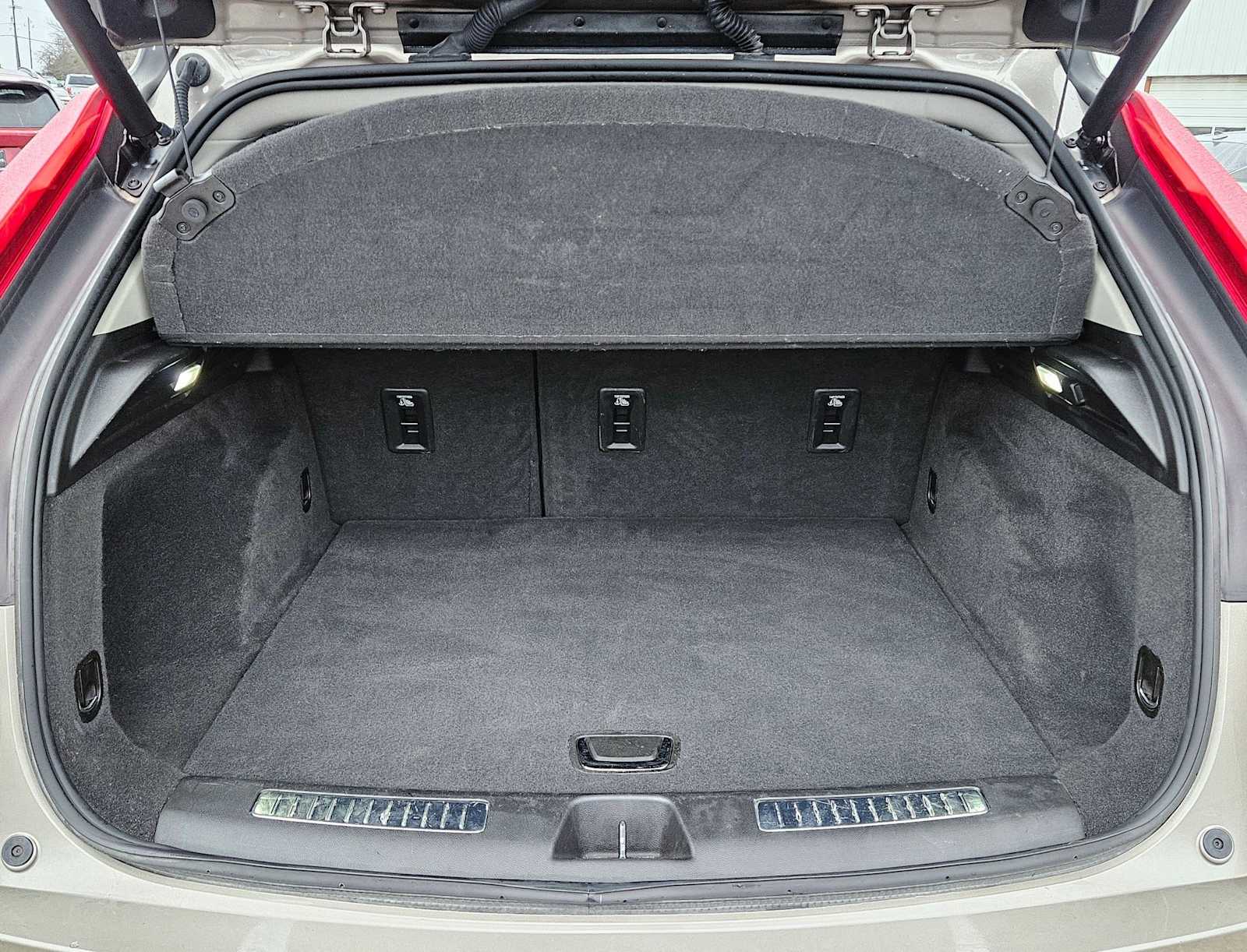 Thumbnail: 2023 Cadillac XT4 - 33