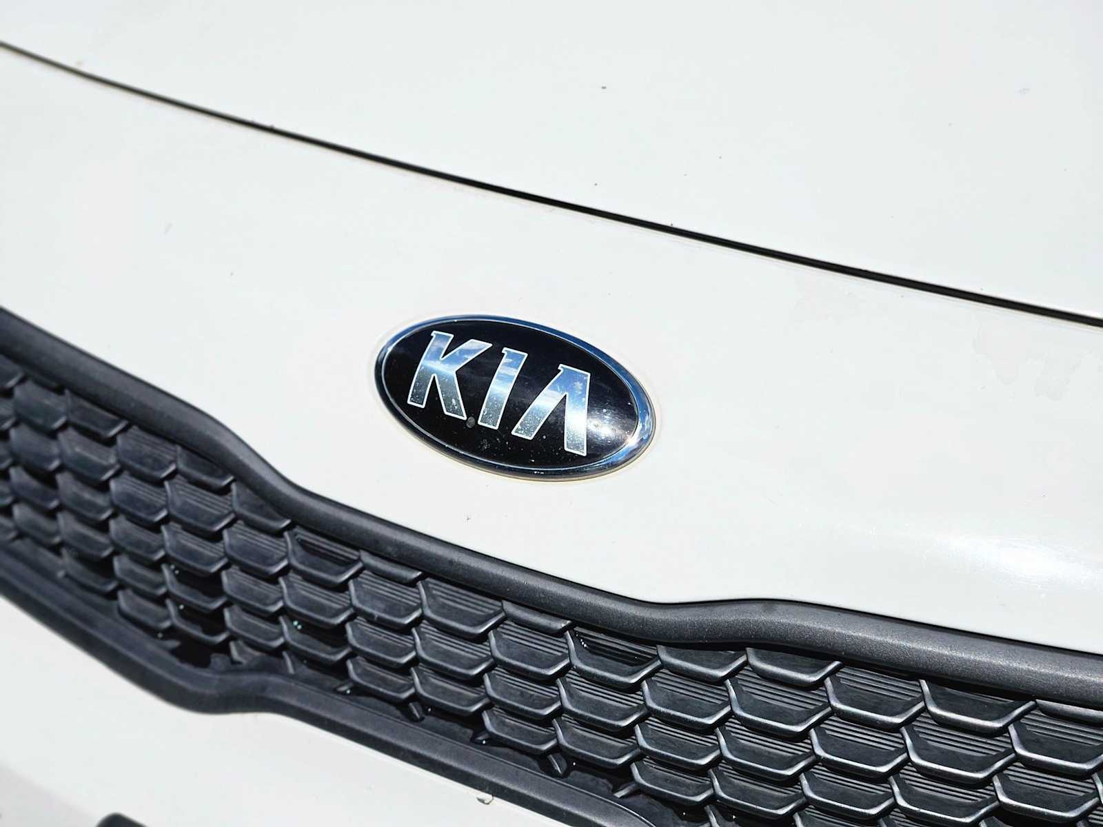 Thumbnail: 2016 Kia Rio - 10