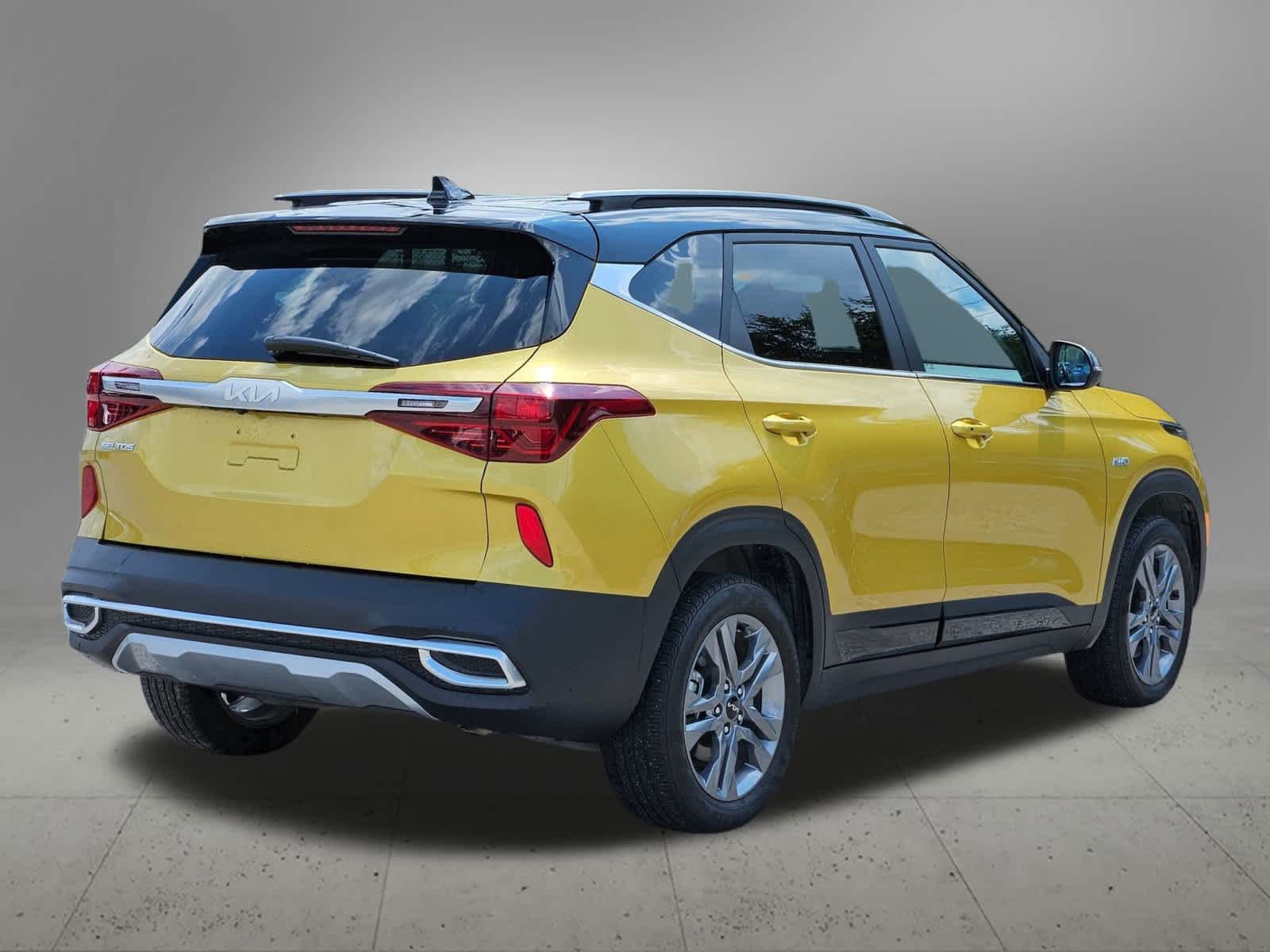Thumbnail: 2023 Kia Seltos - 6