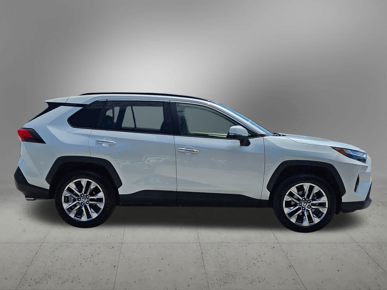 Thumbnail: 2022 Toyota RAV4 - 7