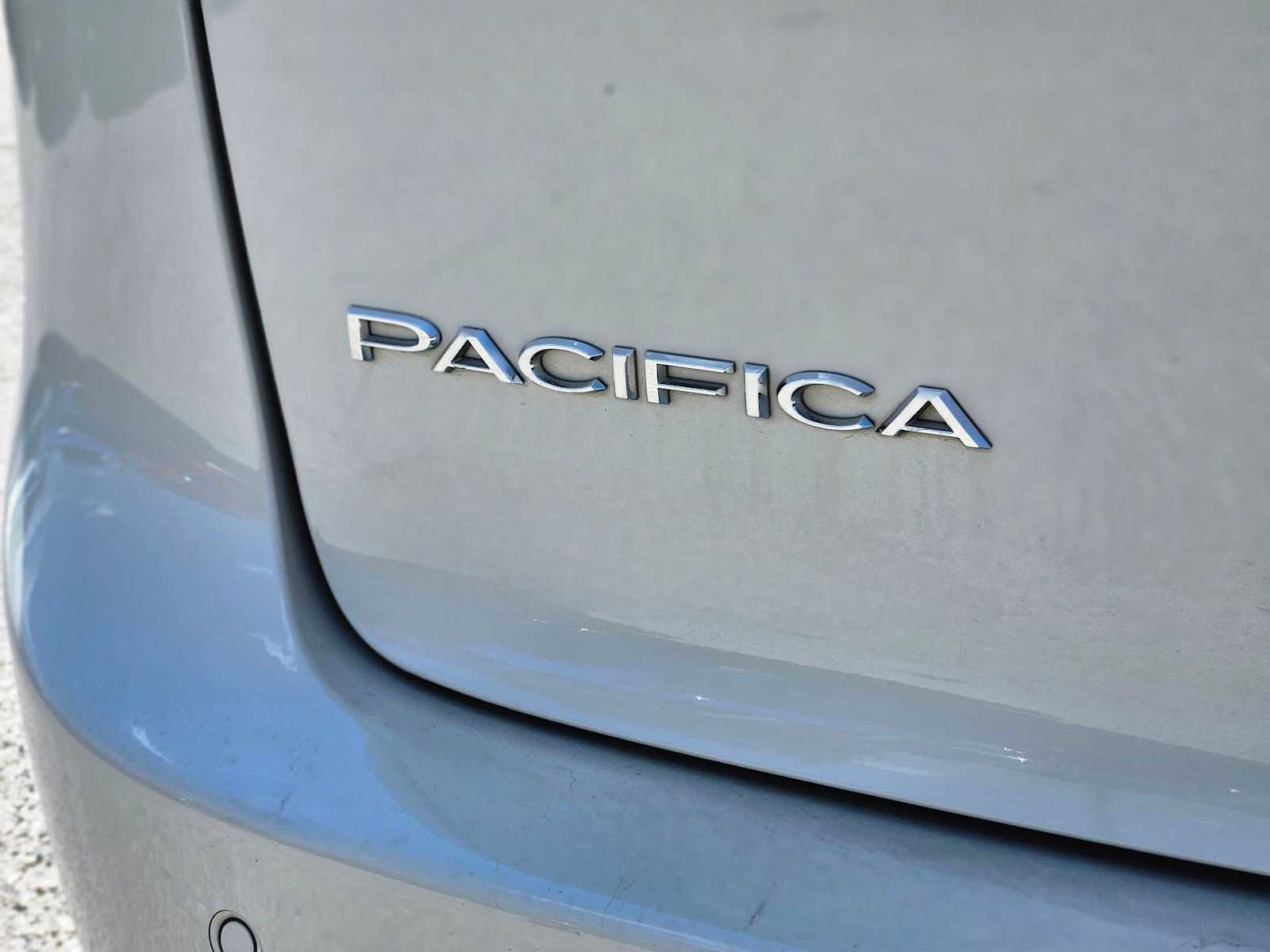 Thumbnail: 2017 Chrysler Pacifica - 12