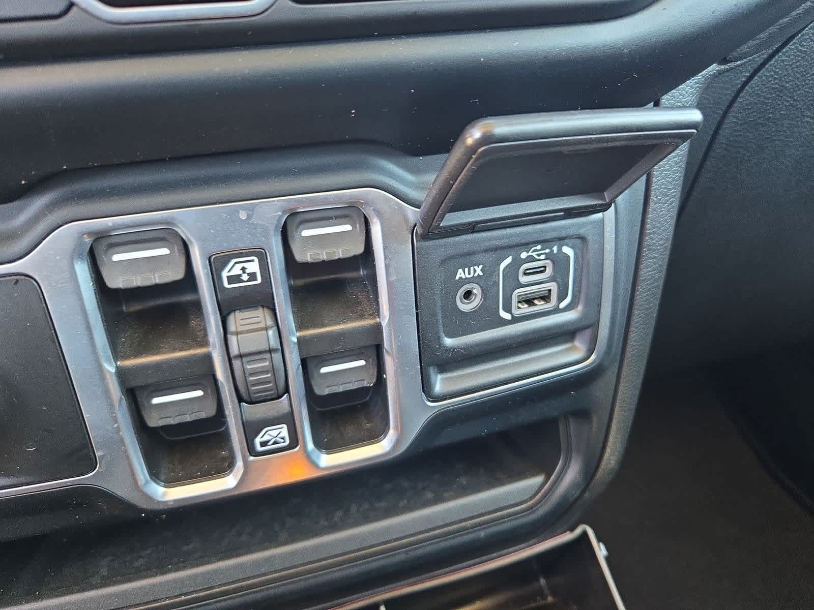 Thumbnail: 2023 Jeep Gladiator - 27