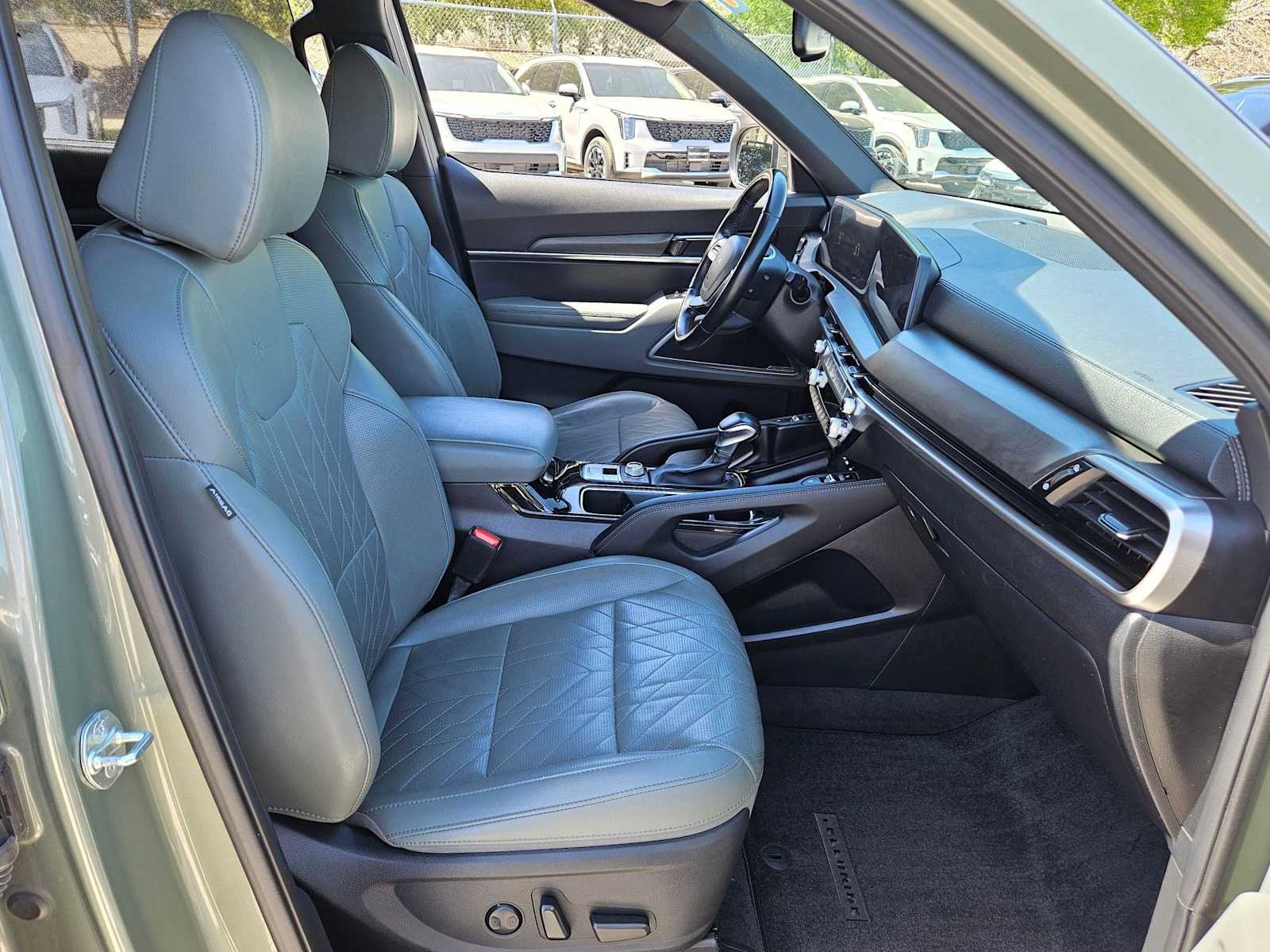 Thumbnail: 2023 Kia Telluride - 19