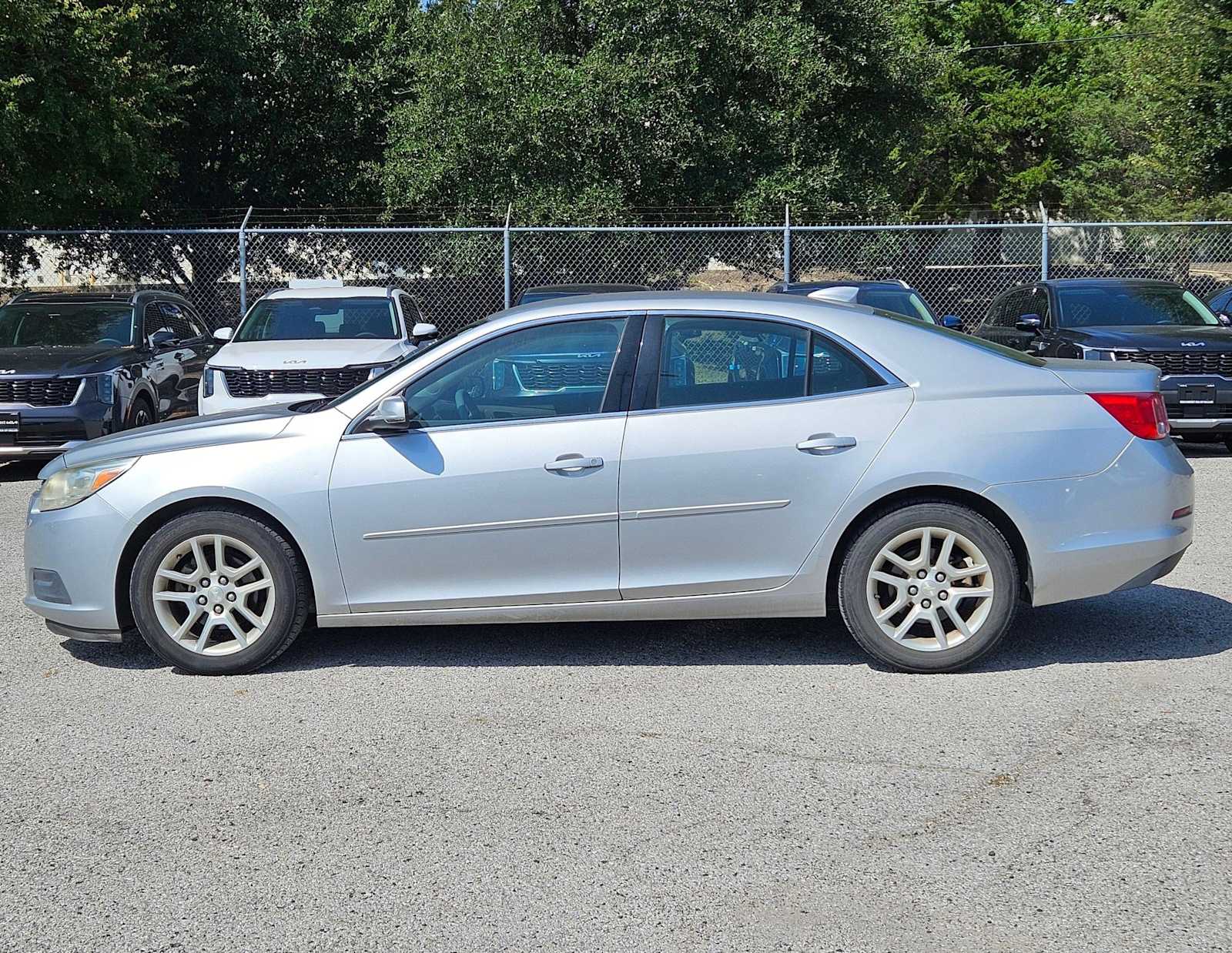 Thumbnail: 2016 Chevrolet Malibu - 2