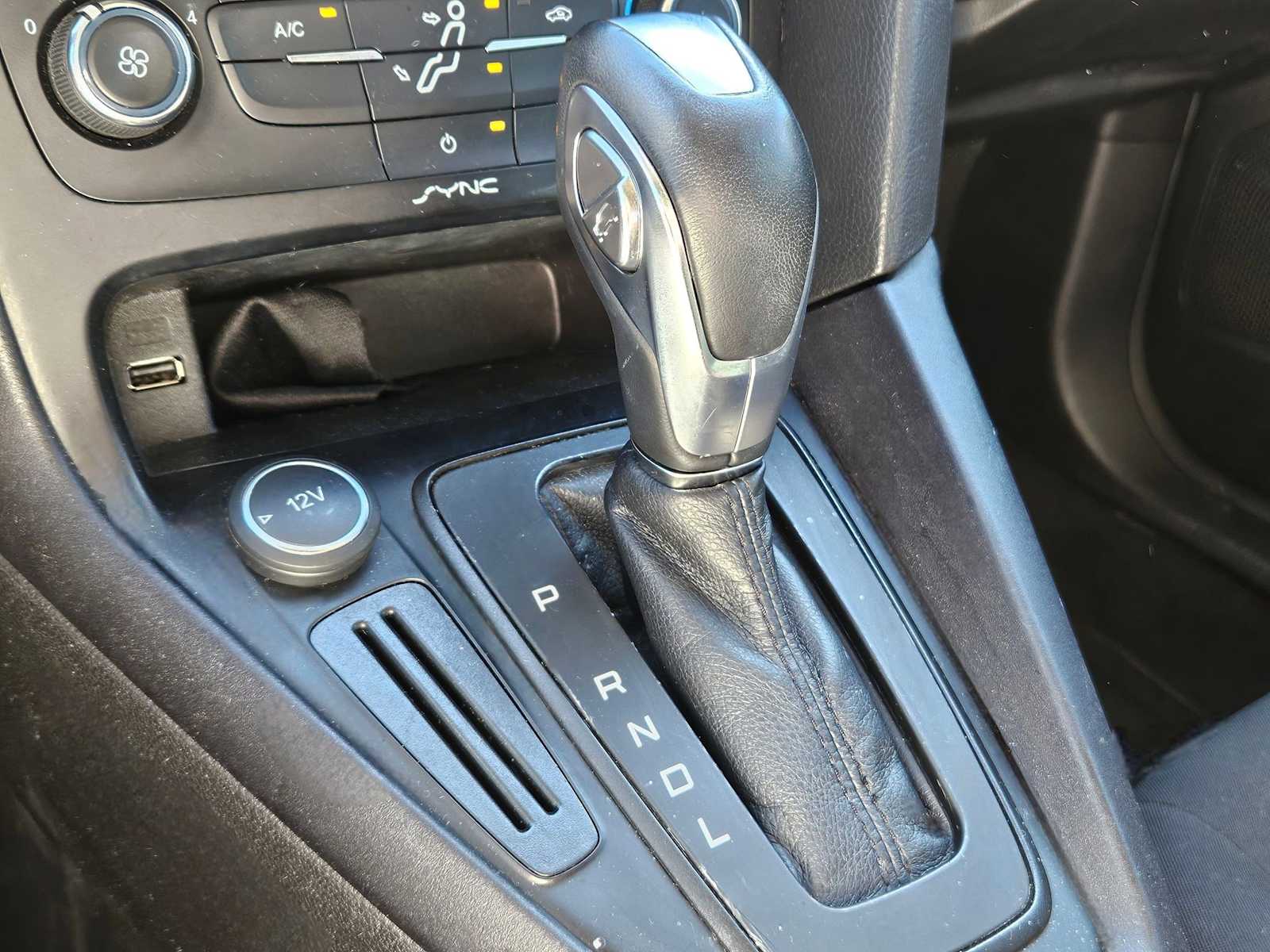 Thumbnail: 2015 Ford Focus - 25