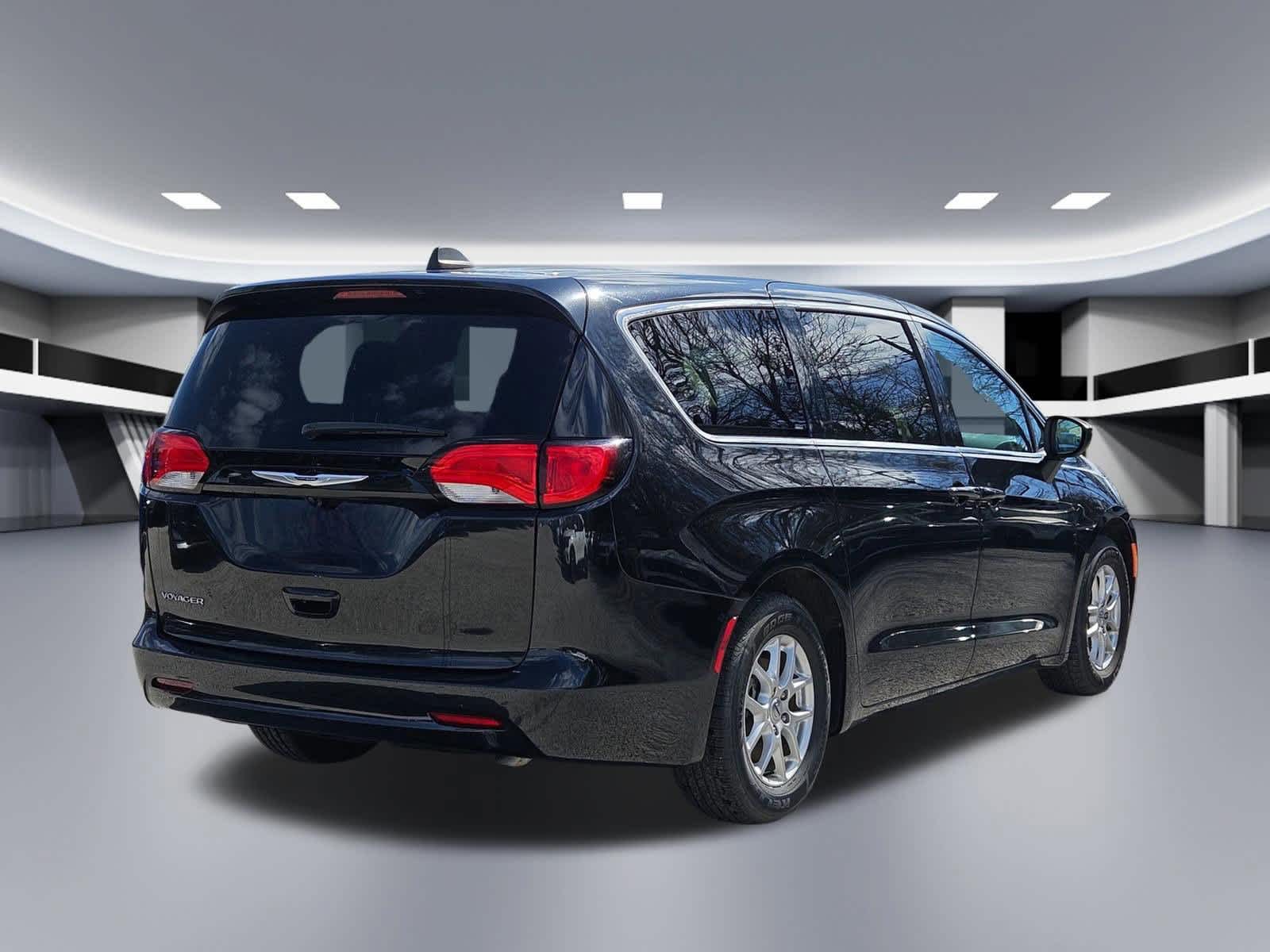 Thumbnail: 2023 Chrysler Voyager - 6