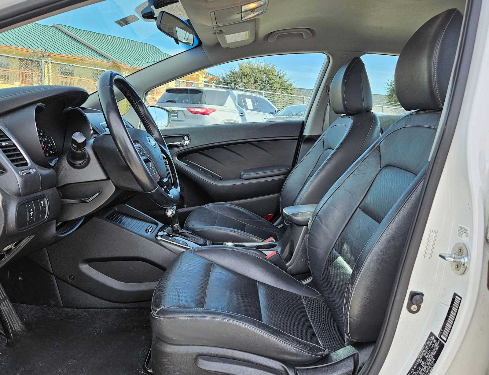 Thumbnail: 2017 Kia Forte - 16