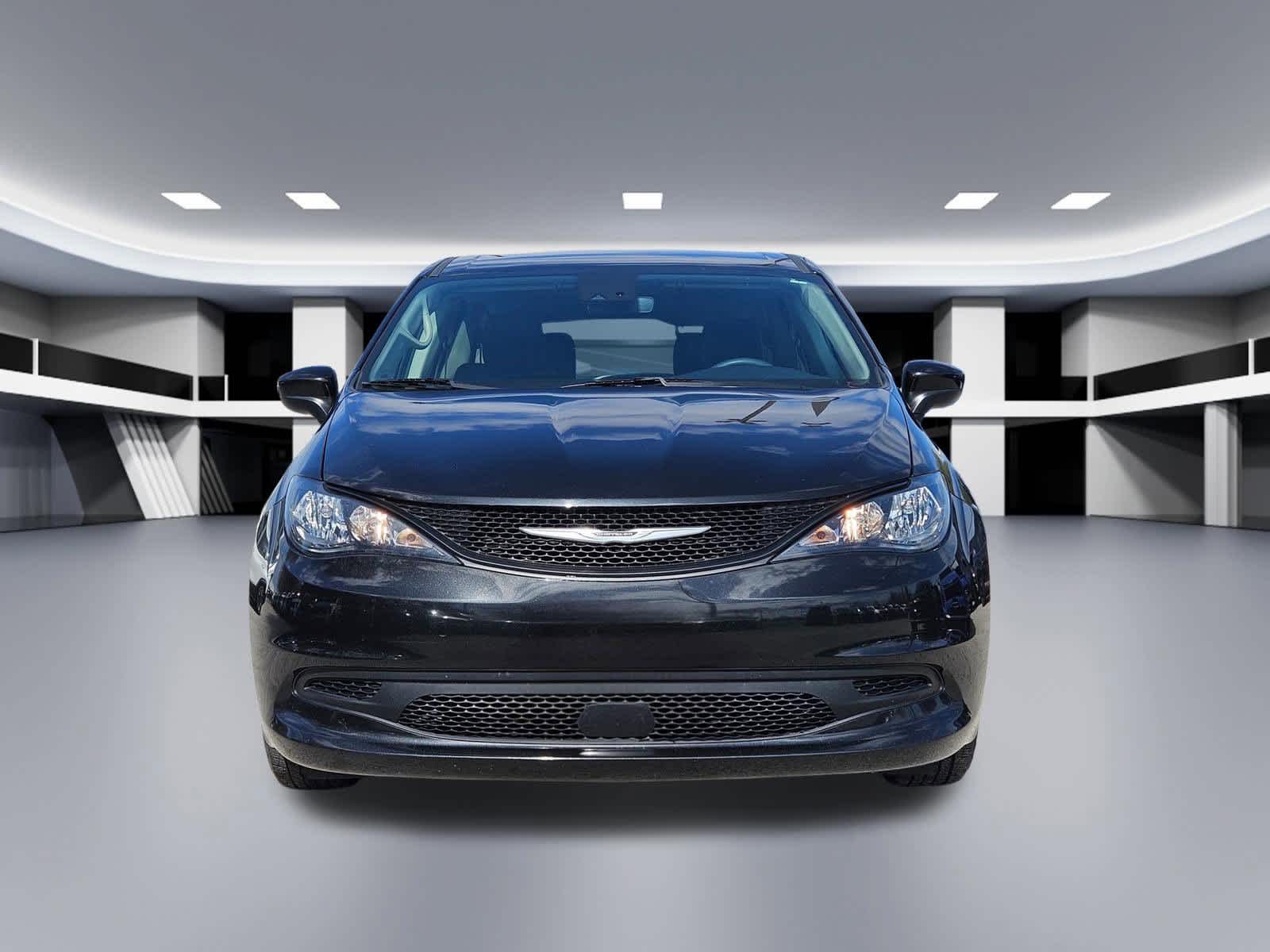 Thumbnail: 2023 Chrysler Voyager - 9