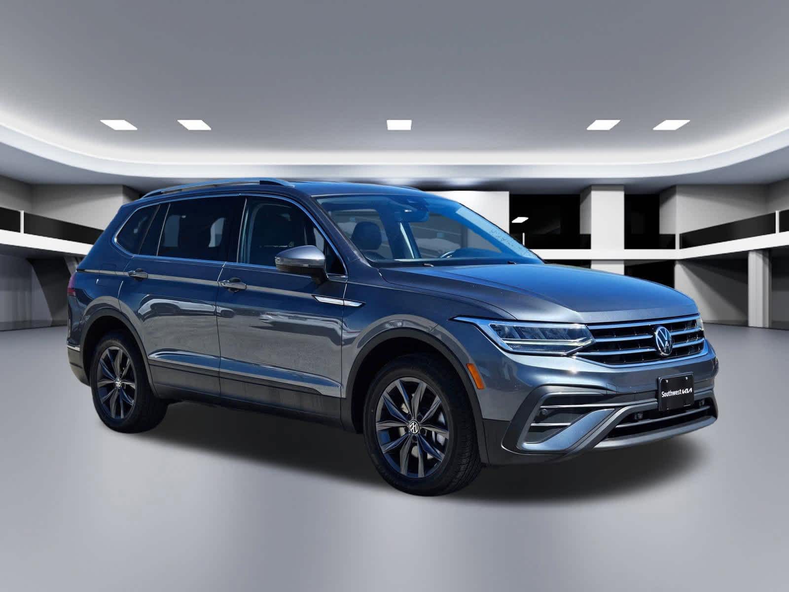 Thumbnail: 2022 Volkswagen Tiguan - 8