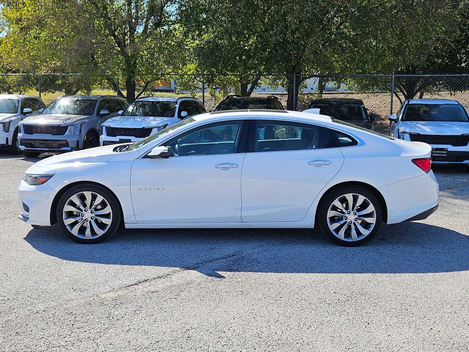 Thumbnail: 2018 Chevrolet Malibu - 2