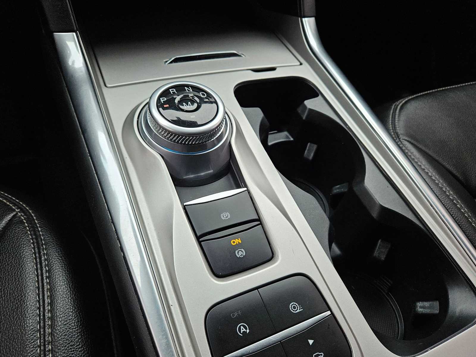 Thumbnail: 2020 Ford Explorer - 32