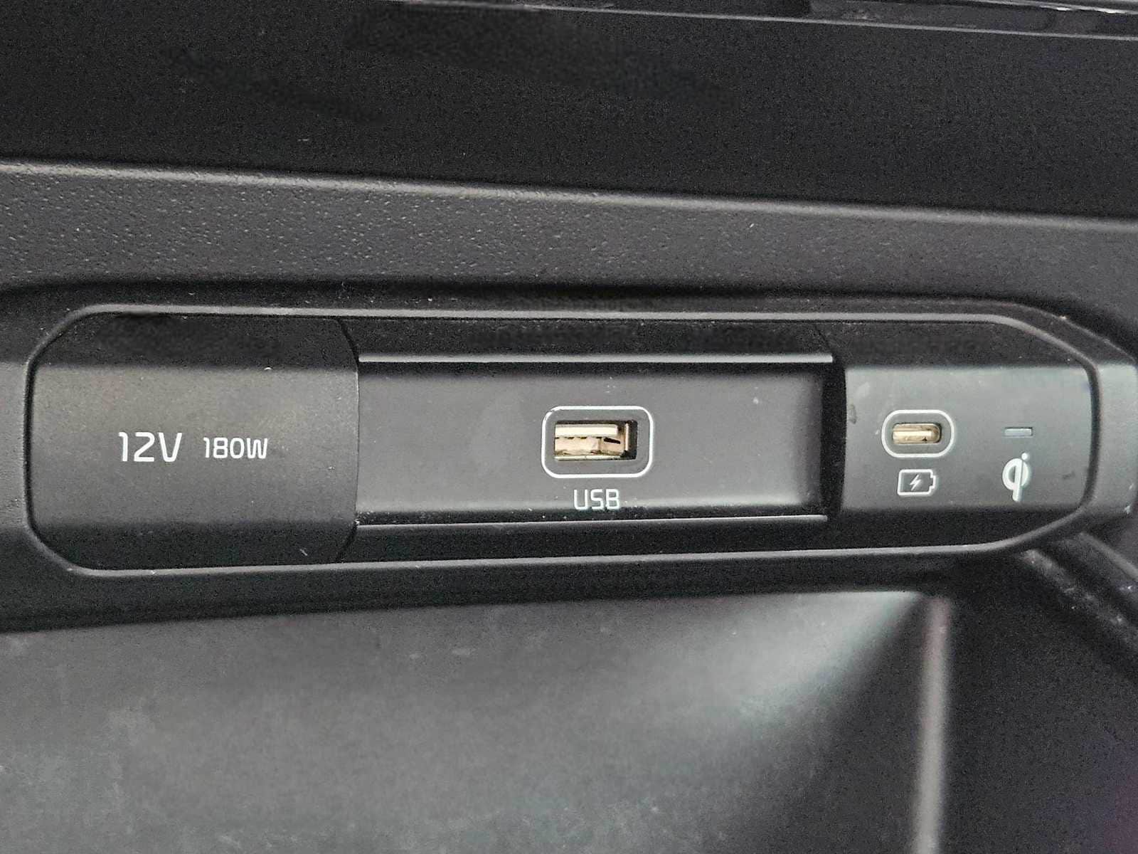 Thumbnail: 2023 Kia Niro - 18