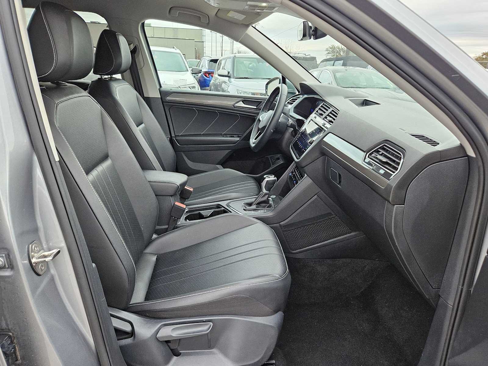 Thumbnail: 2024 Volkswagen Tiguan - 17