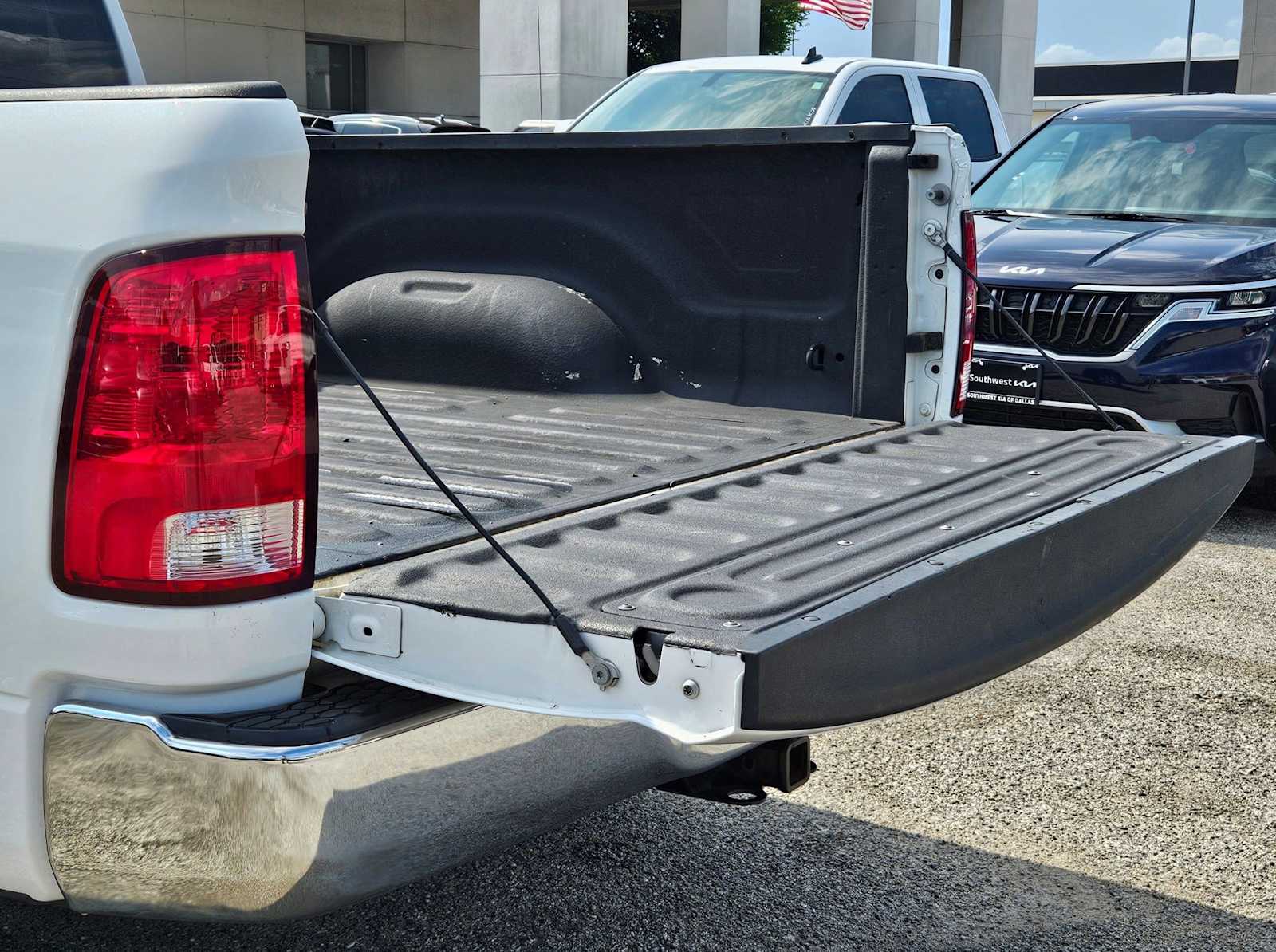 Thumbnail: 2019 RAM 1500 Classic - 28