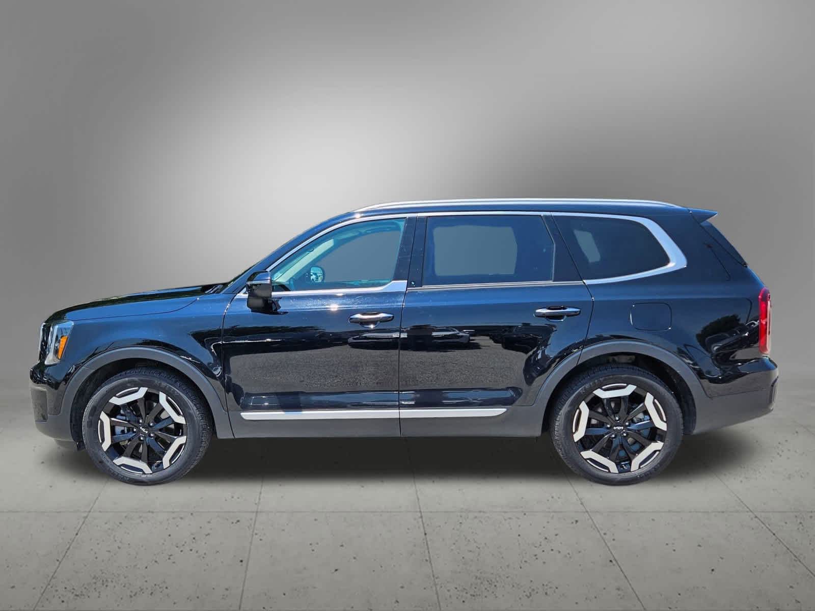 2024 Kia Telluride S photo 2
