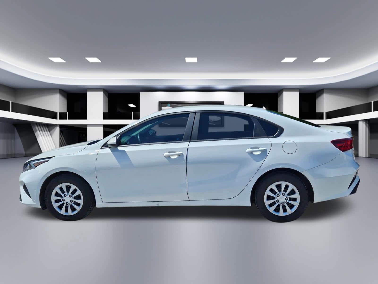 Thumbnail: 2024 Kia Forte - 3