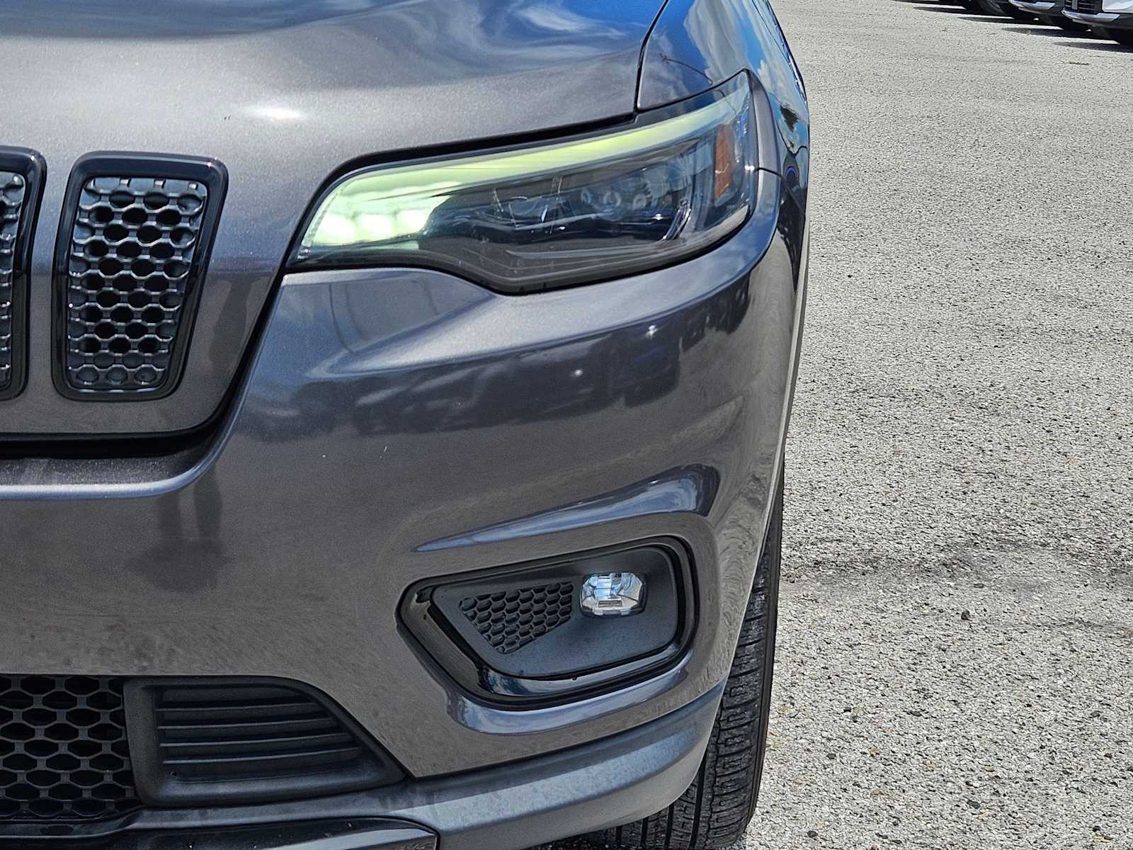 Thumbnail: 2019 Jeep Cherokee - 11