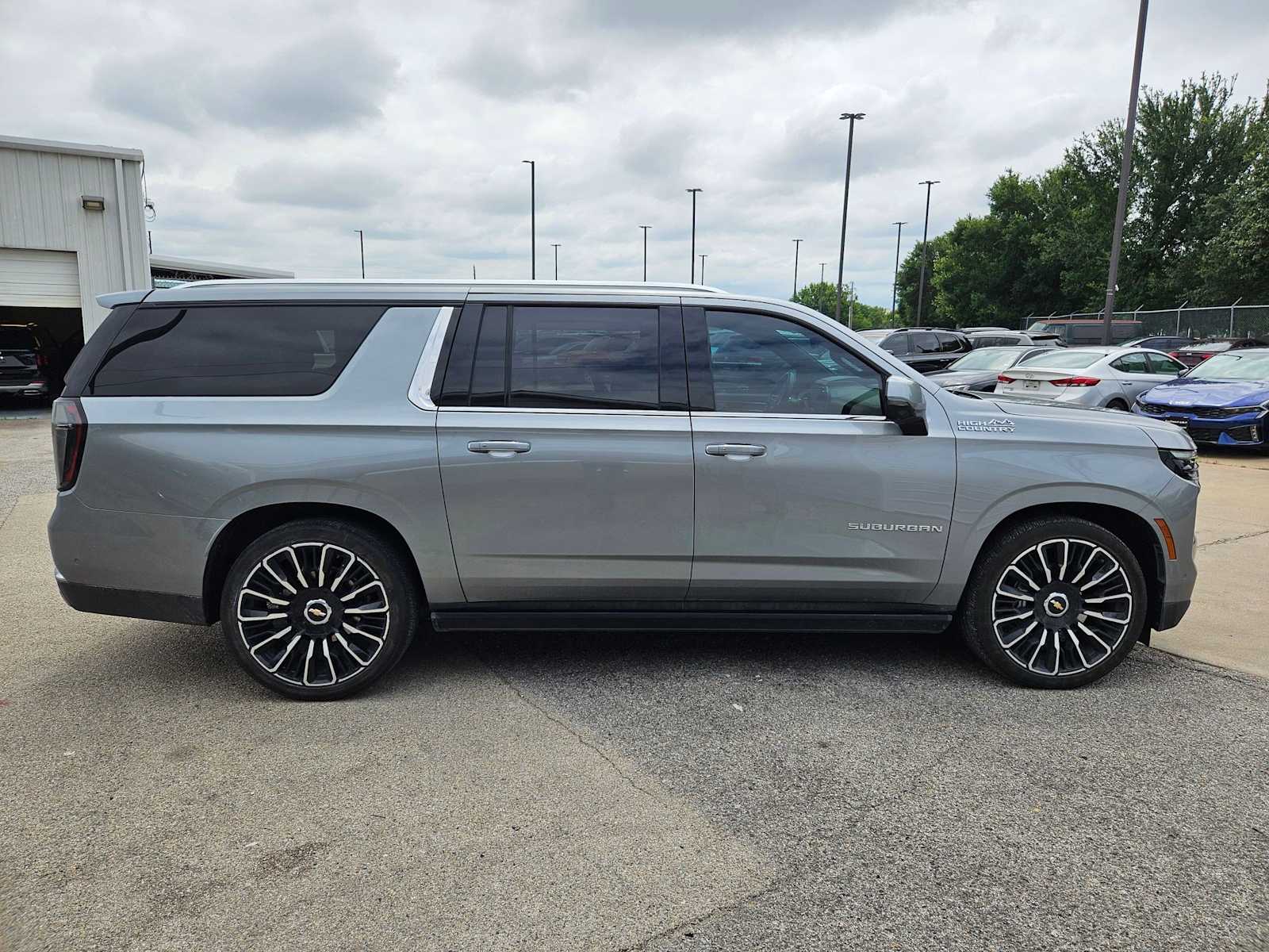 Thumbnail: 2025 Chevrolet Suburban - 6