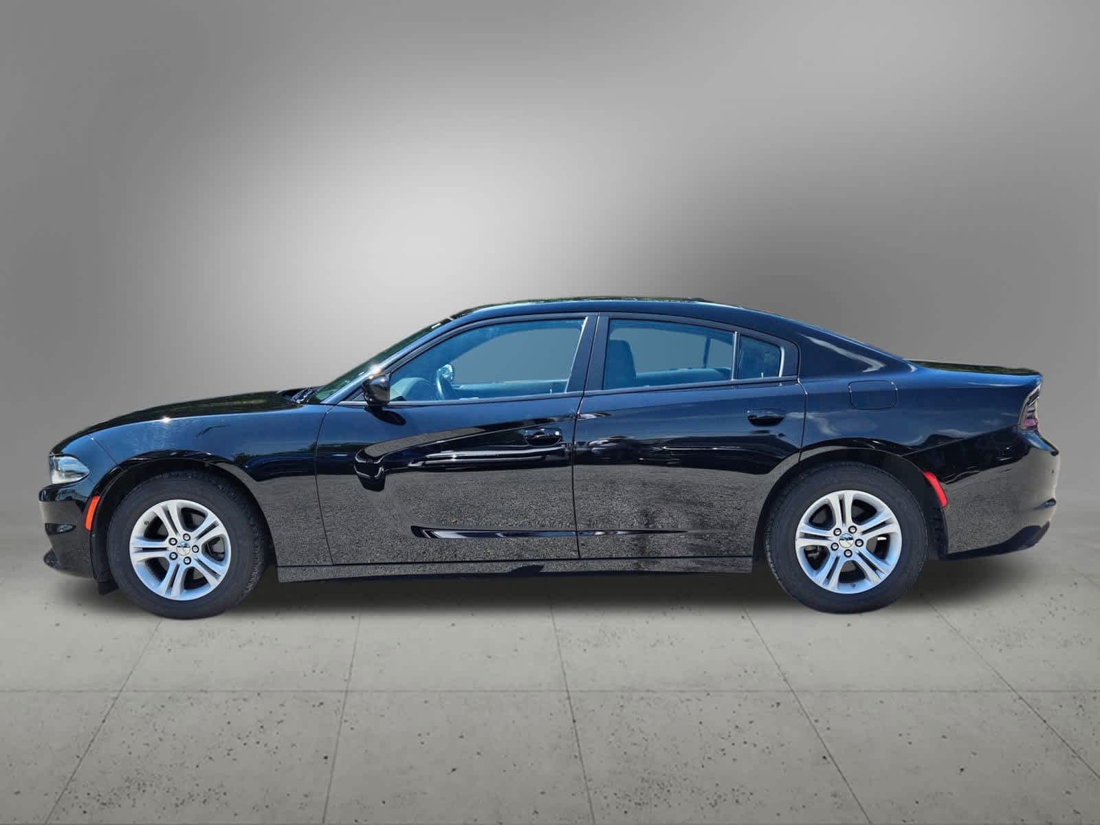 2022 Dodge Charger SXT photo 2