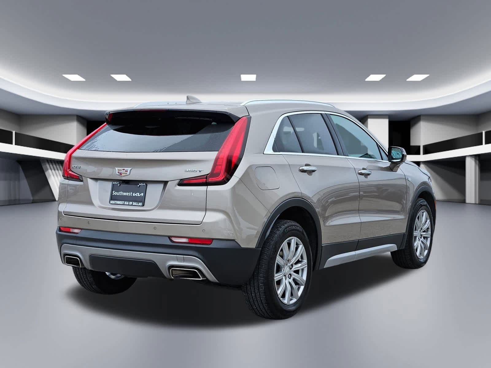 Thumbnail: 2023 Cadillac XT4 - 6