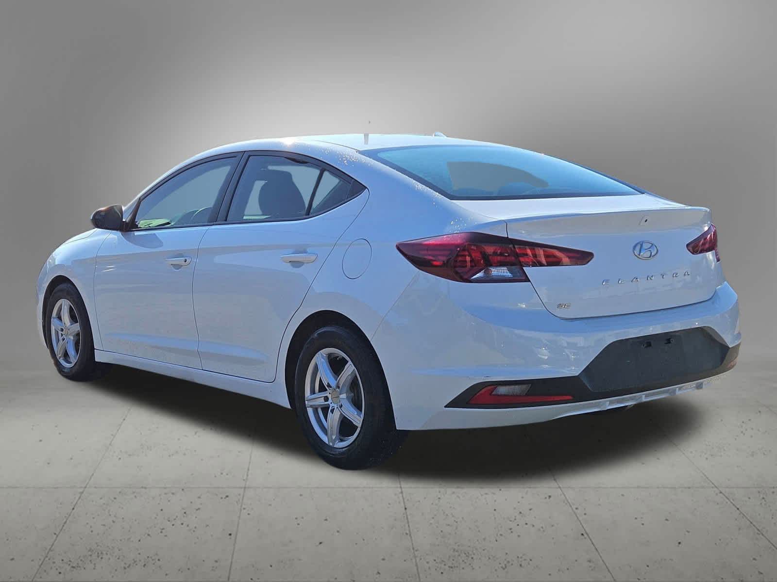 2019 Hyundai Elantra SE photo 3