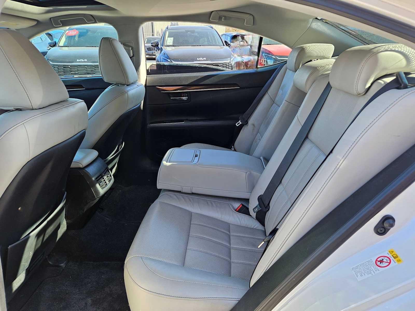 Thumbnail: 2018 Lexus ES - 18