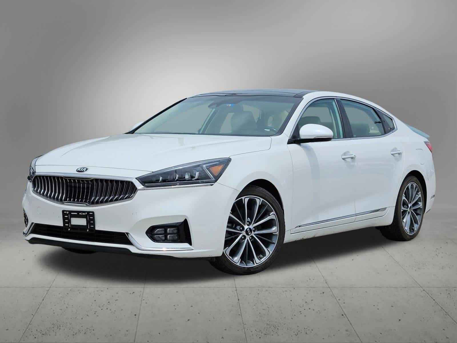 2019 Kia Cadenza Technology Hero Image