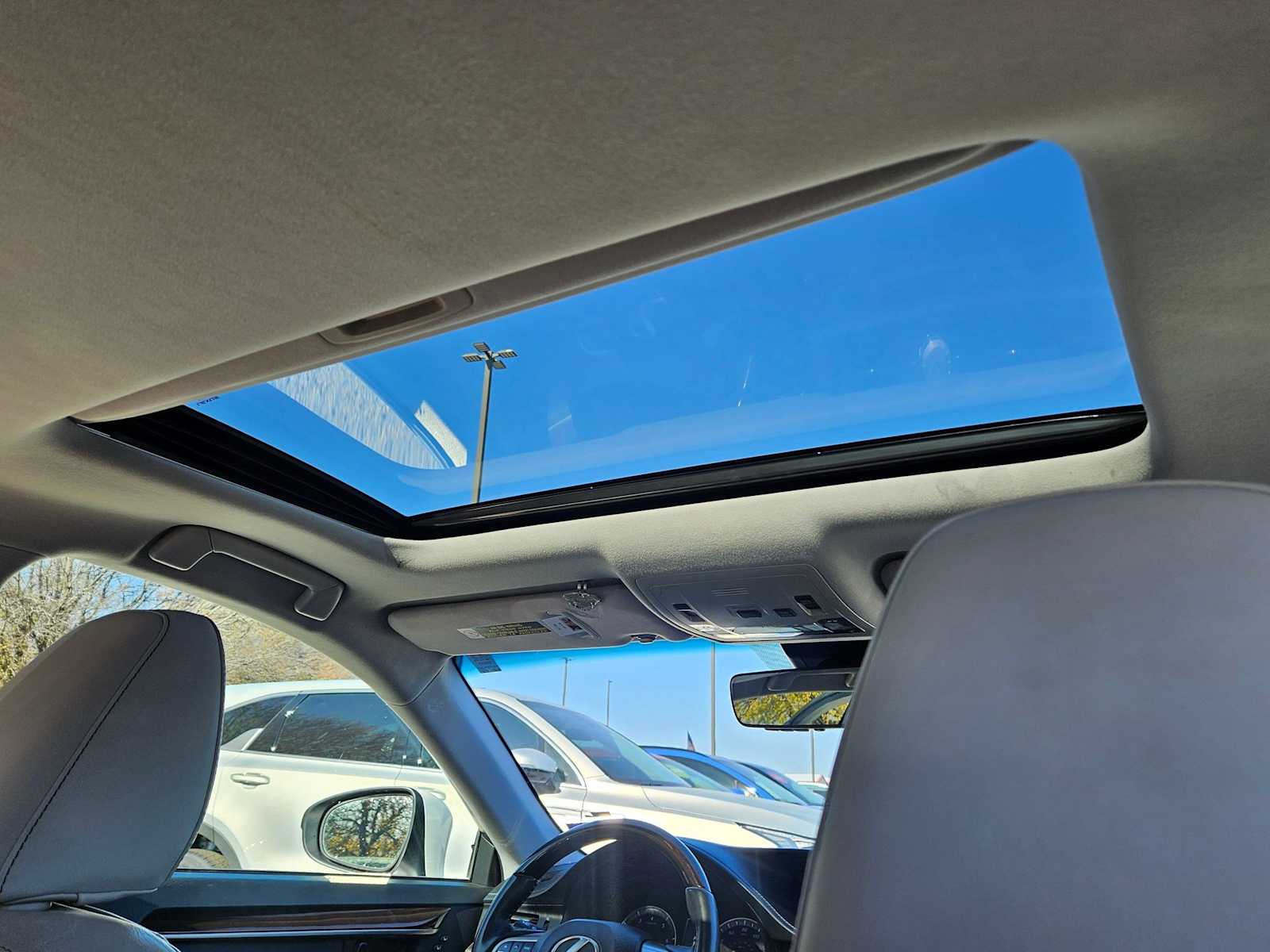 Thumbnail: 2018 Lexus ES - 16