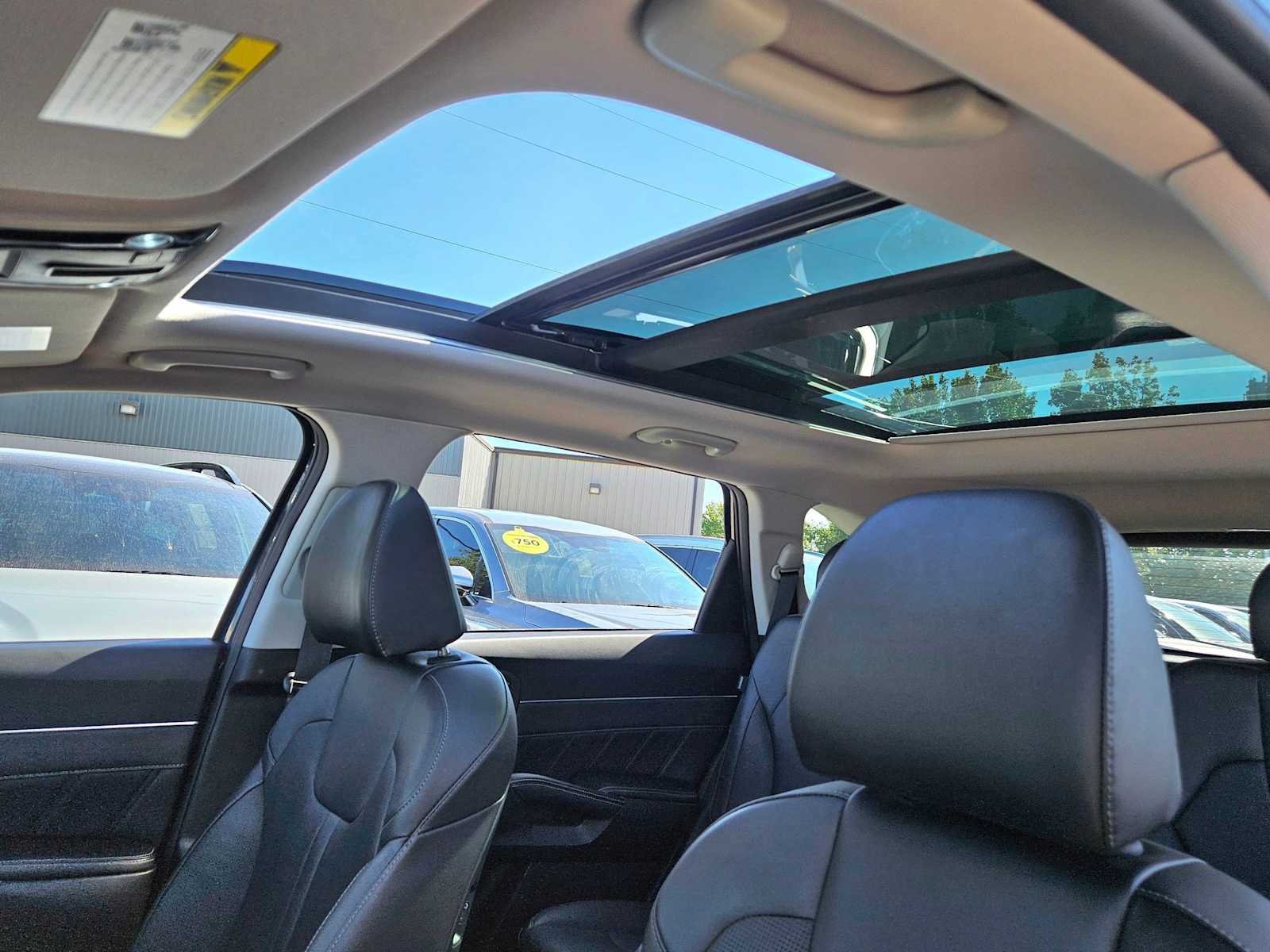 Thumbnail: 2024 Kia Sorento - 18