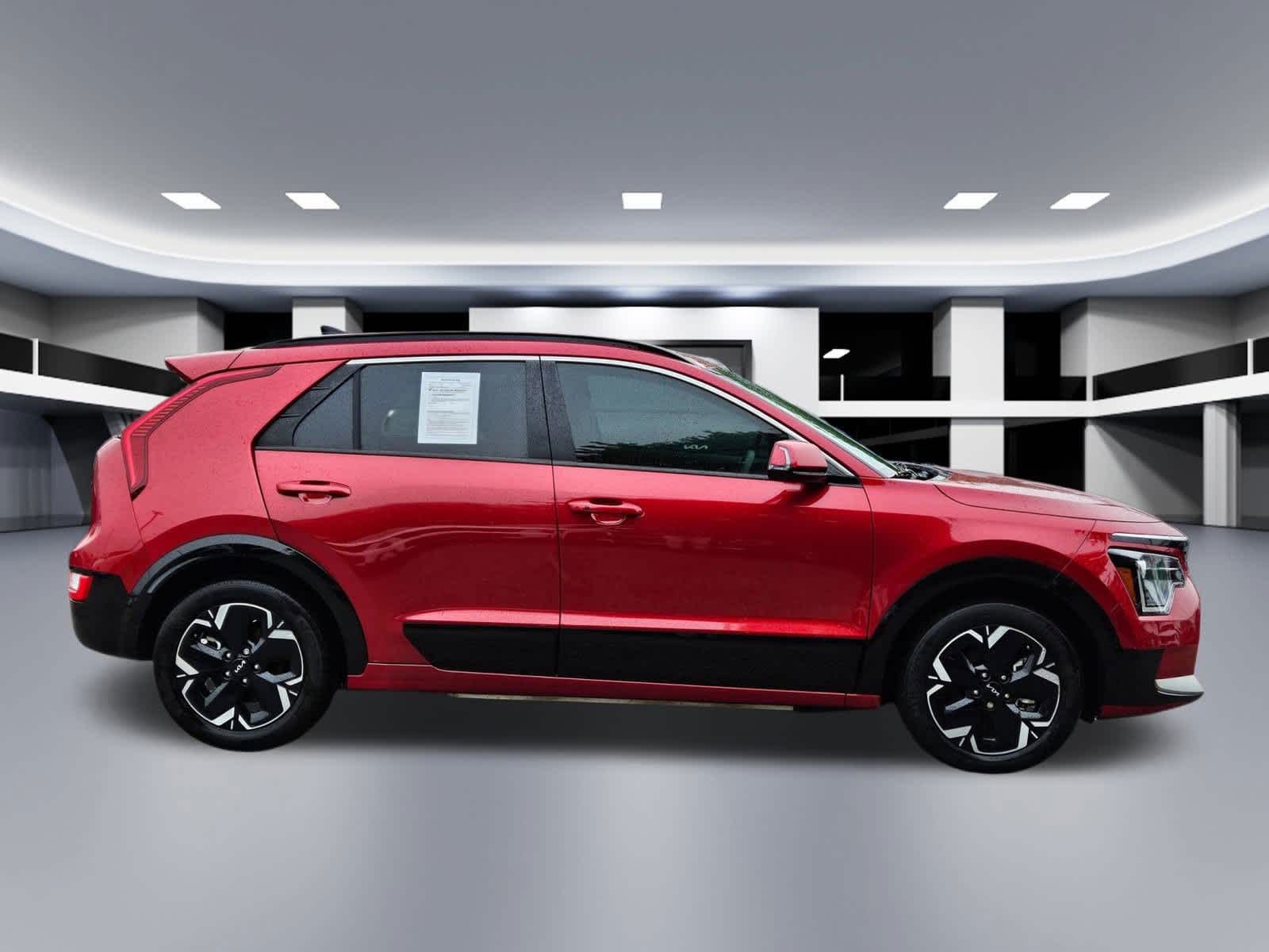Thumbnail: 2023 Kia Niro - 7