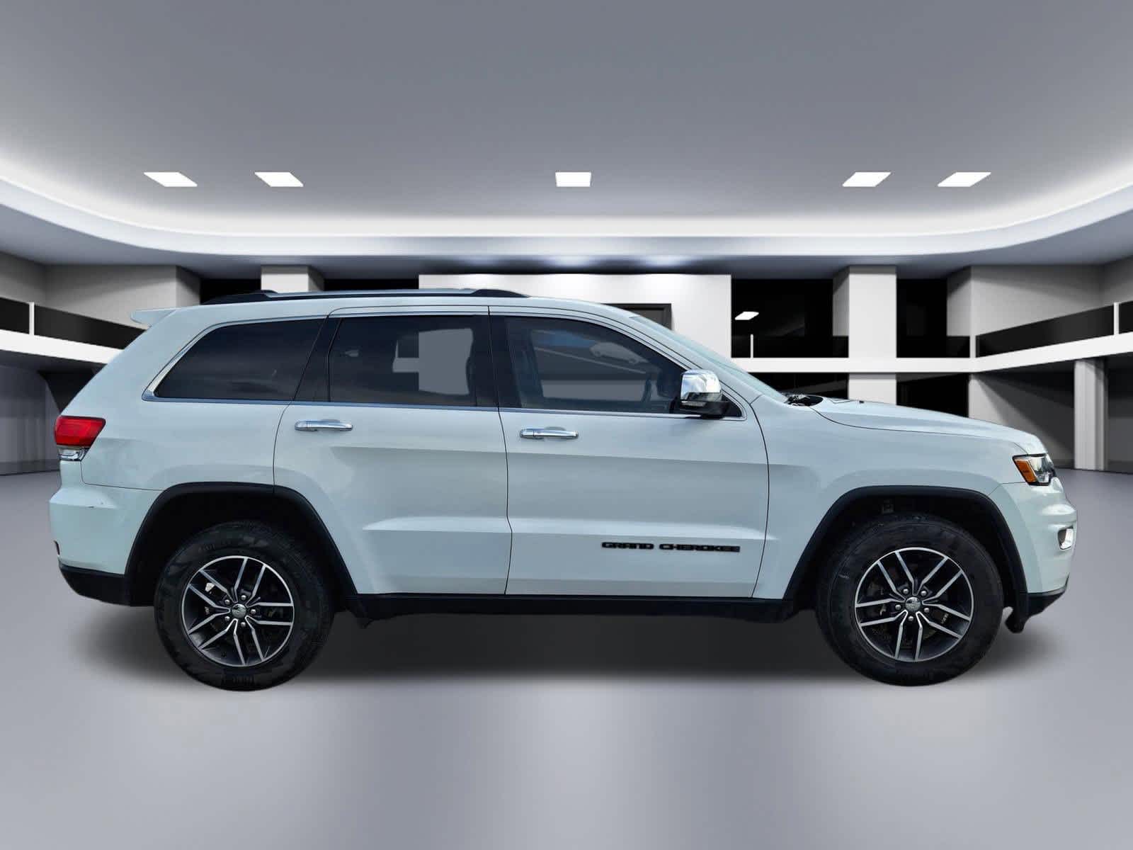 Thumbnail: 2018 Jeep Grand Cherokee - 5