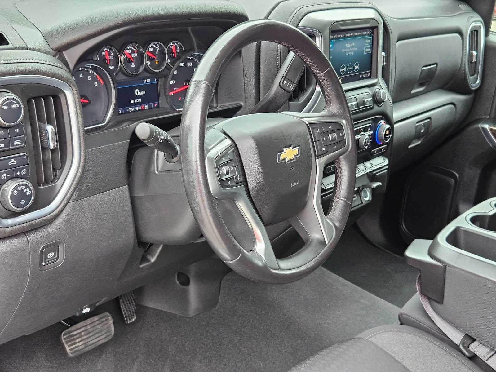 2021 Chevrolet Silverado 1500 LT Texas Edition photo 2
