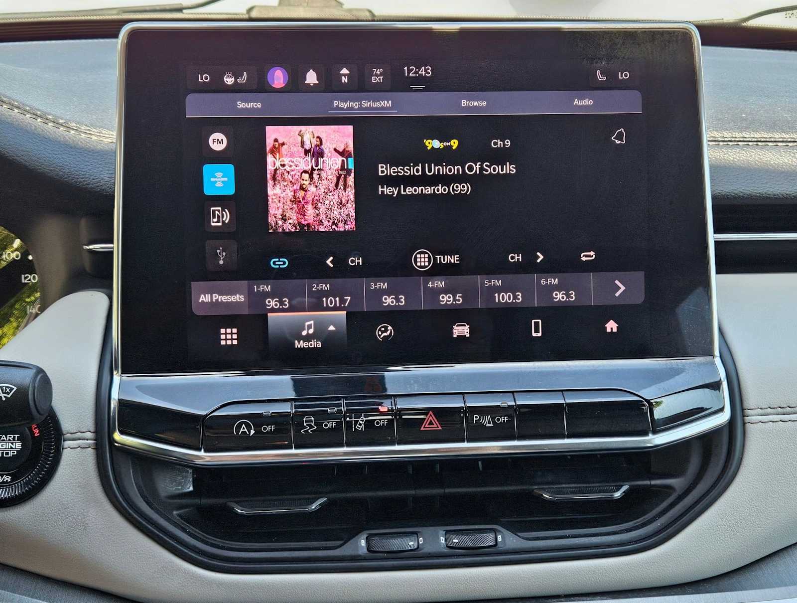 Thumbnail: 2022 Jeep Compass - 25