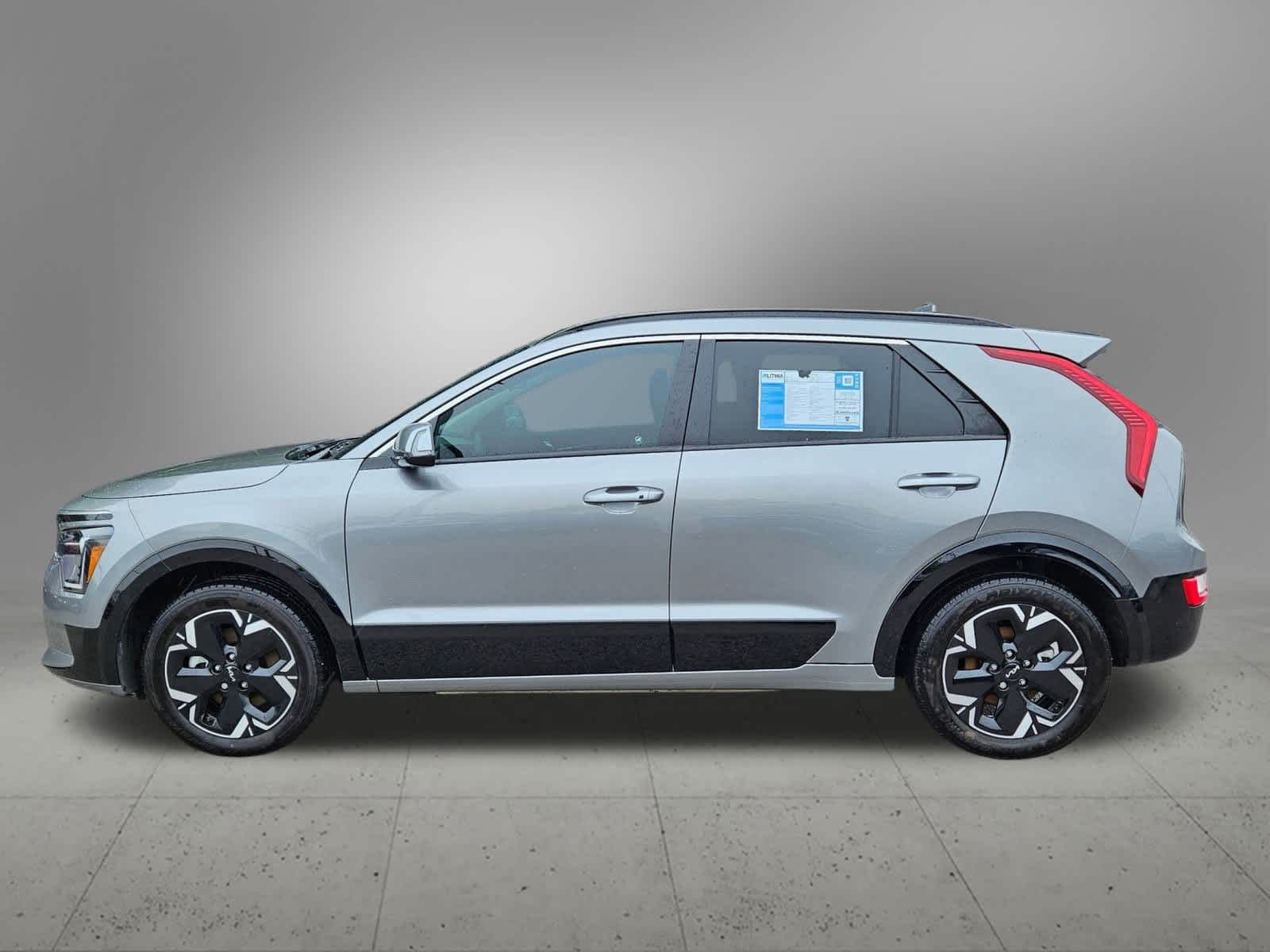 Thumbnail: 2023 Kia Niro - 3