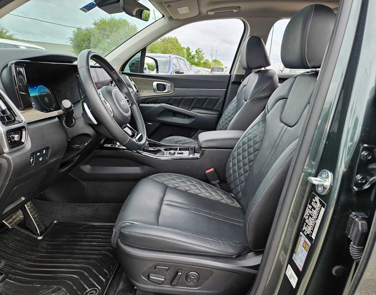 Thumbnail: 2023 Kia Sorento - 15