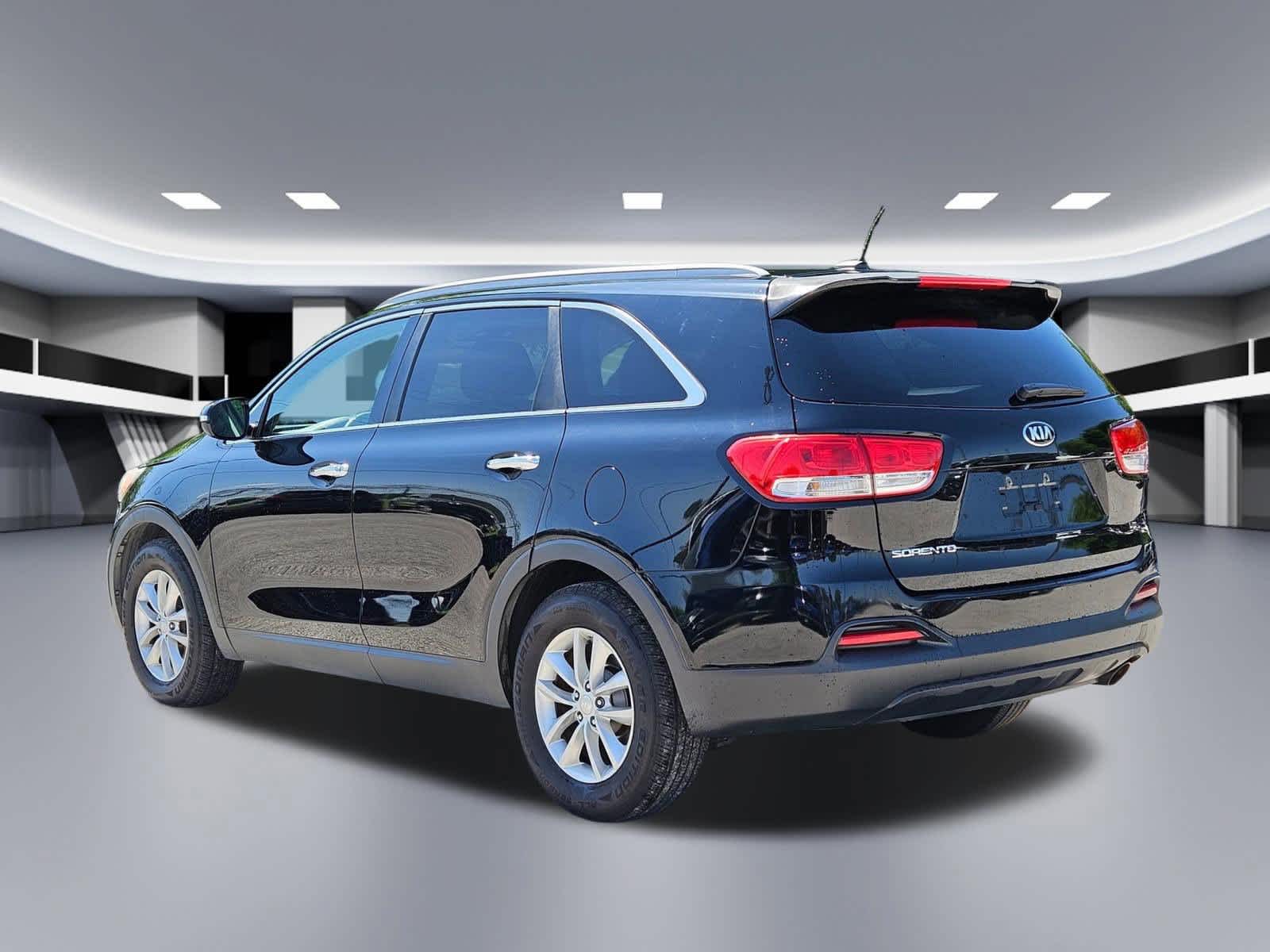 Thumbnail: 2016 Kia Sorento - 4