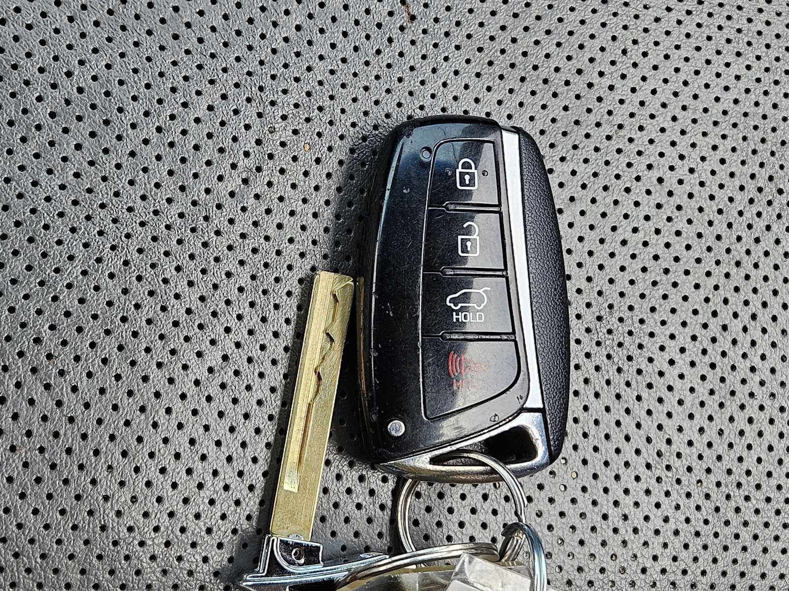 Thumbnail: 2017 Hyundai Santa Fe - 18