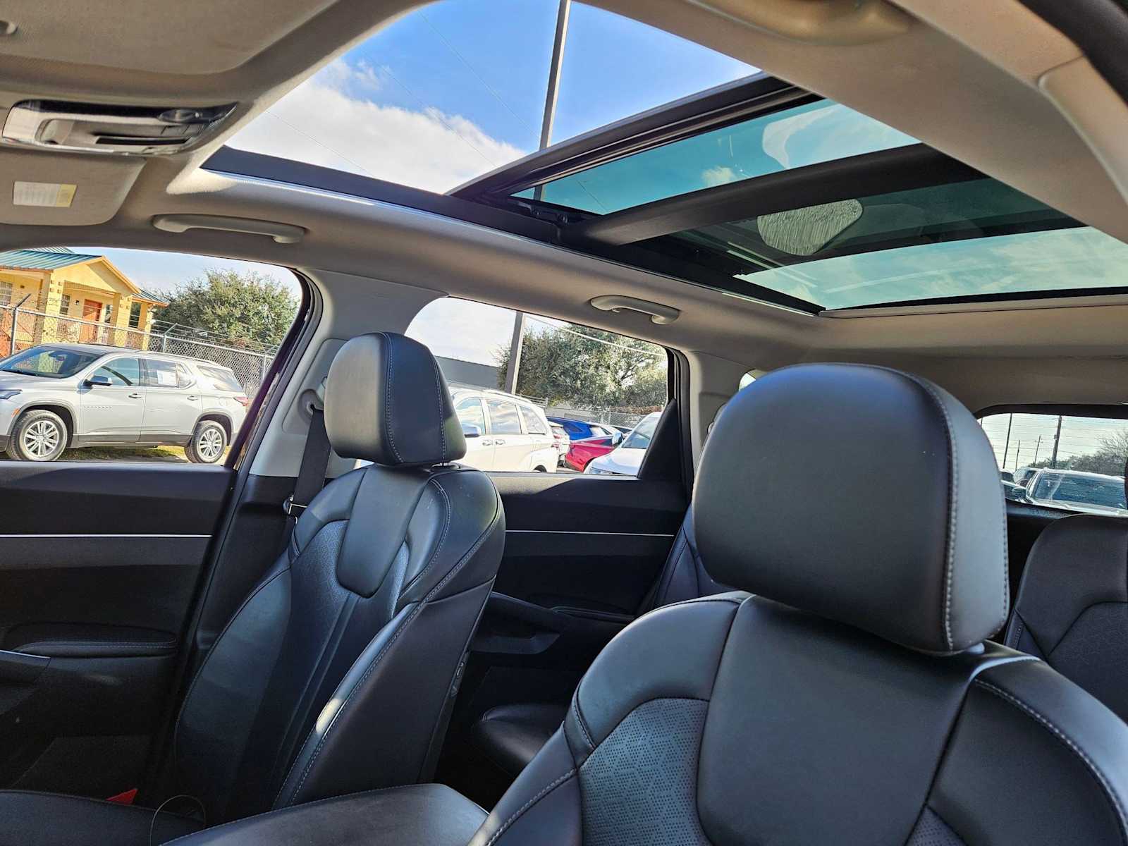 Thumbnail: 2023 Kia Sorento - 18