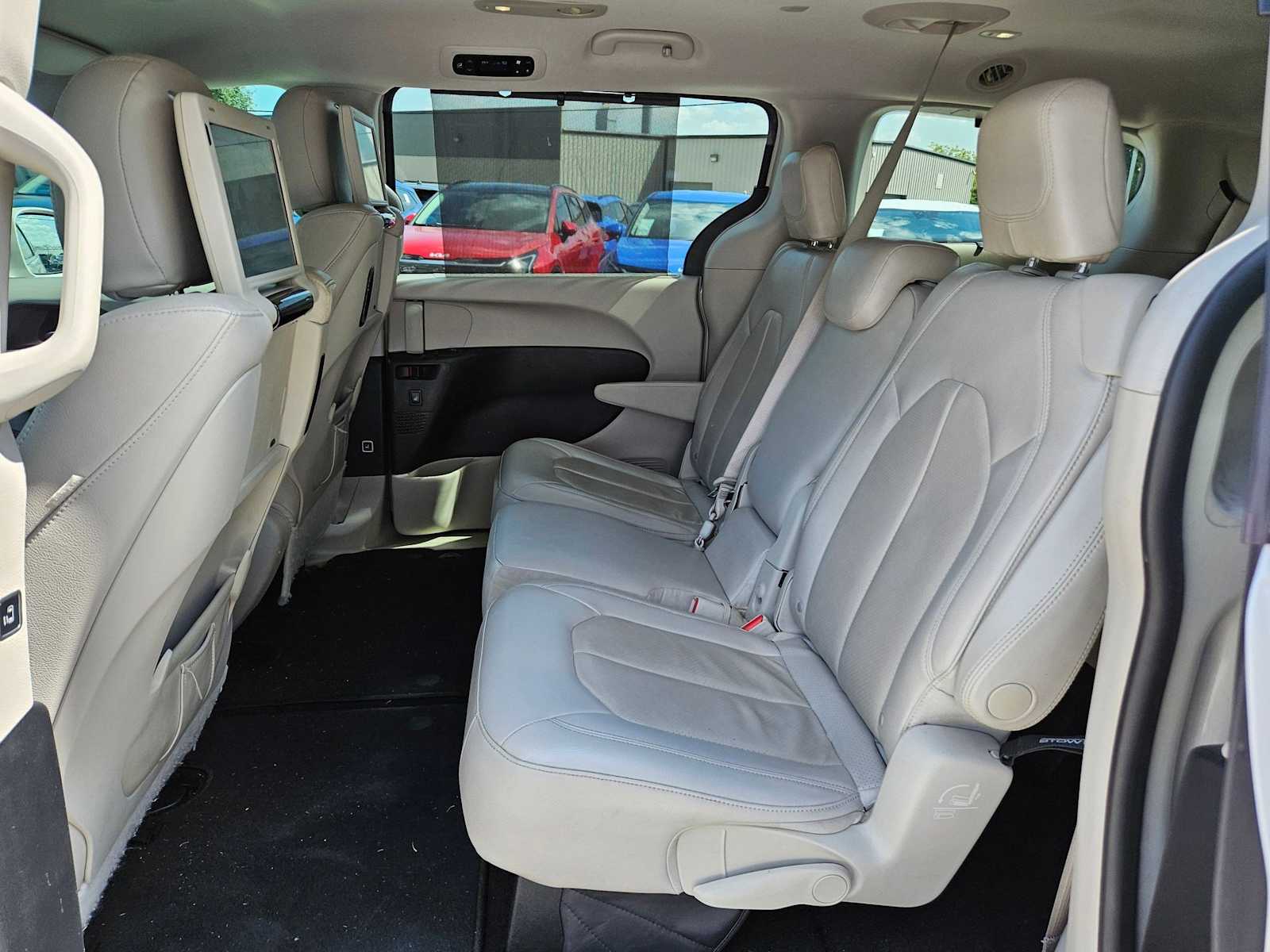 Thumbnail: 2017 Chrysler Pacifica - 18