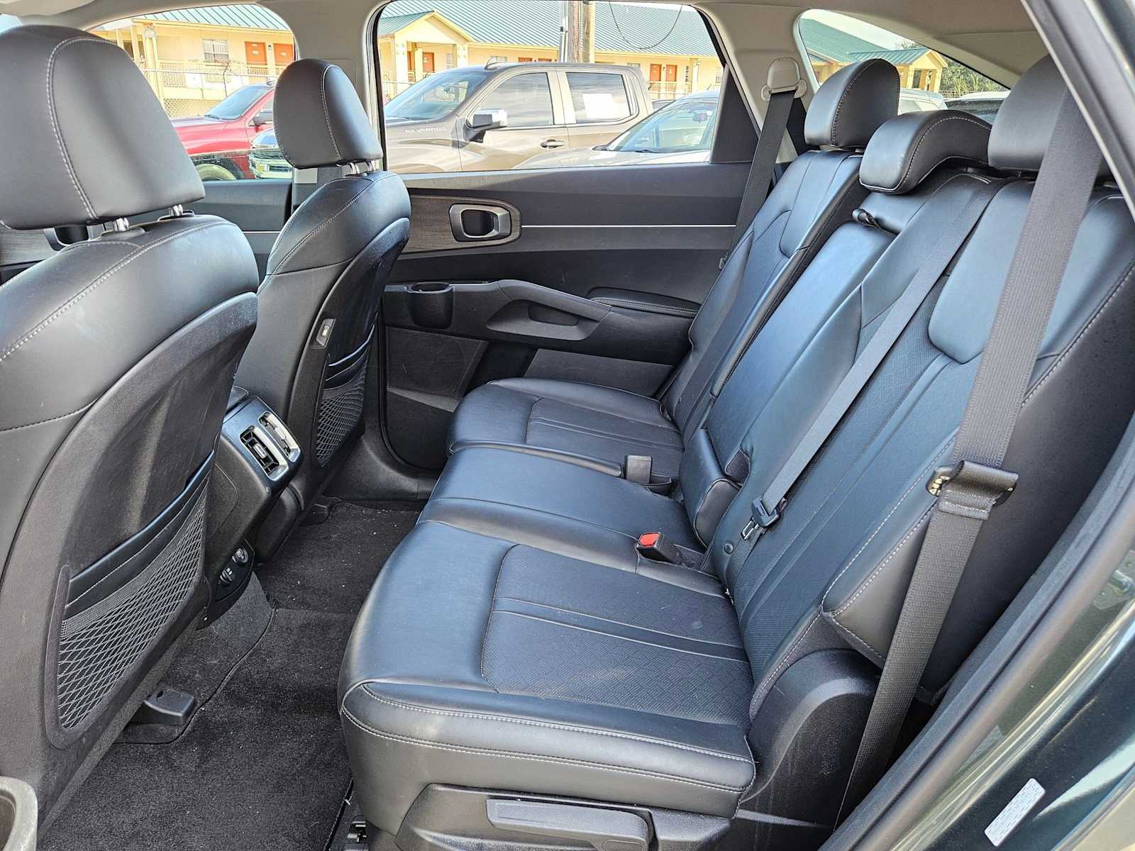 Thumbnail: 2022 Kia Sorento - 15