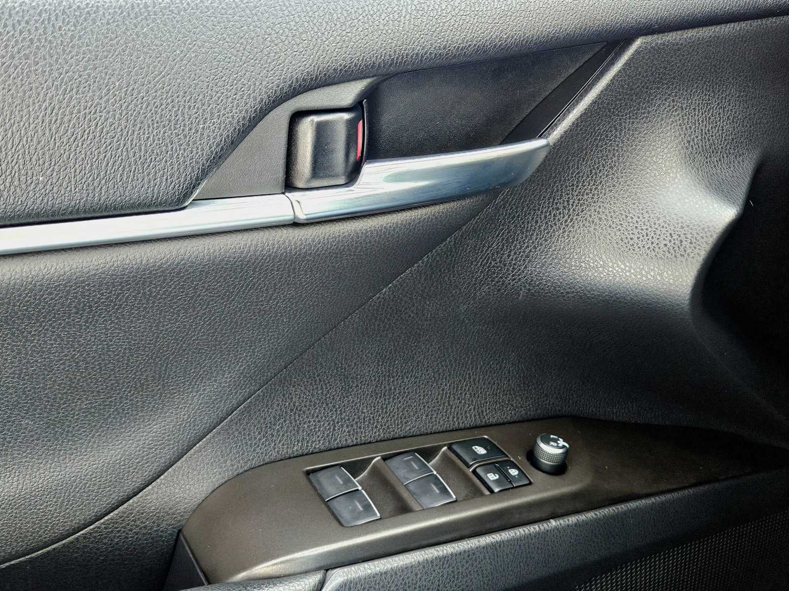 Thumbnail: 2022 Toyota Camry - 31