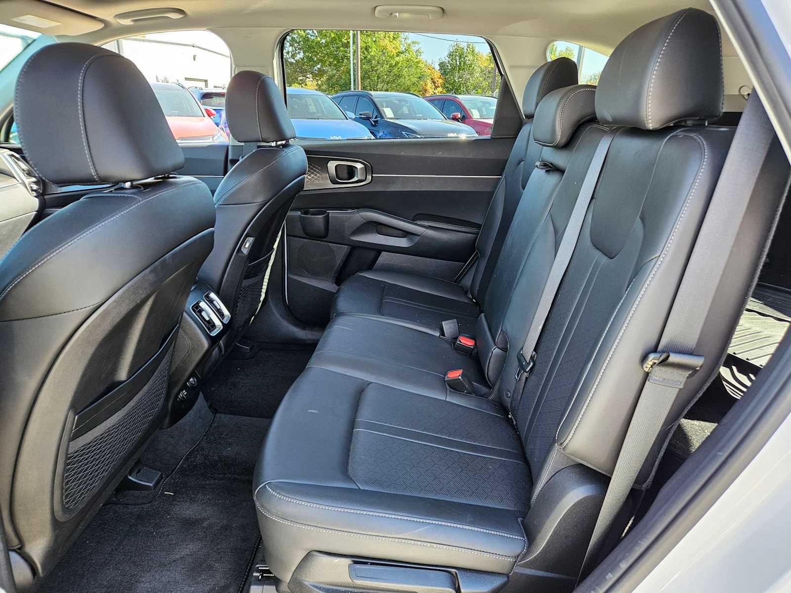 Thumbnail: 2023 Kia Sorento - 17